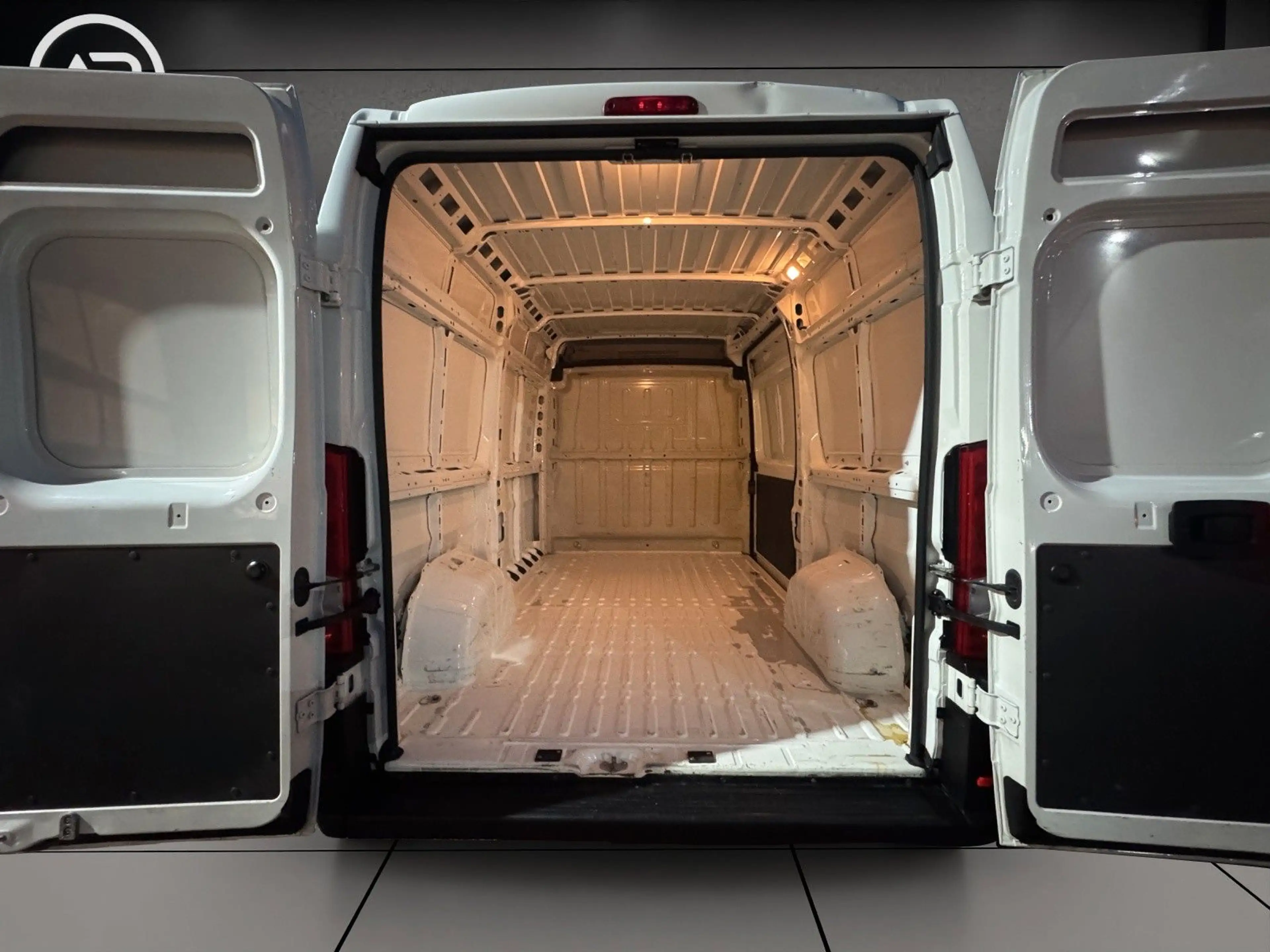 Peugeot Boxer Kasten Hochraum 330 L2H2 Pro BlueHDi 140 S — photo 9