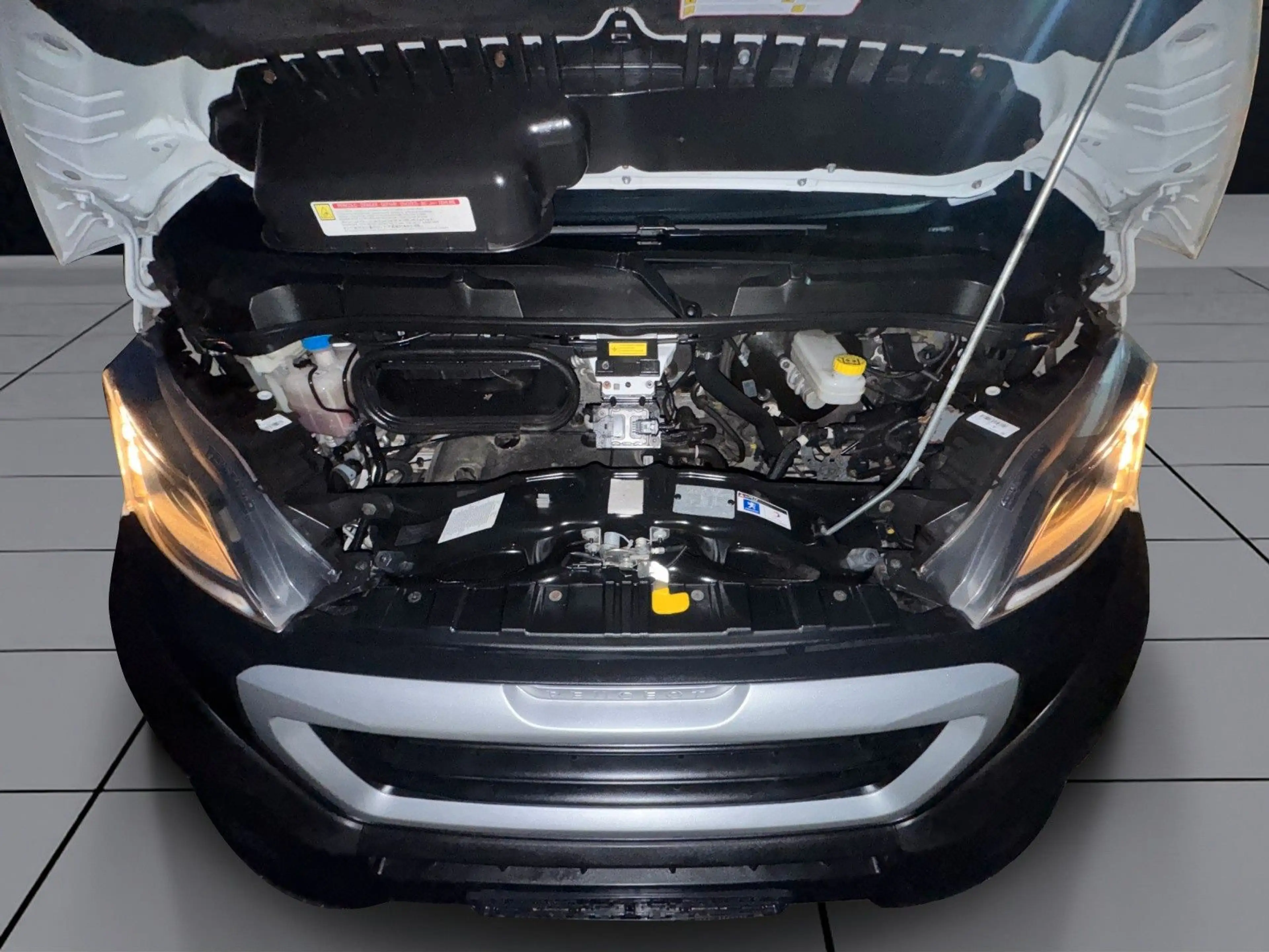 Peugeot Boxer Kasten Hochraum 330 L2H2 Pro BlueHDi 140 S — photo 15