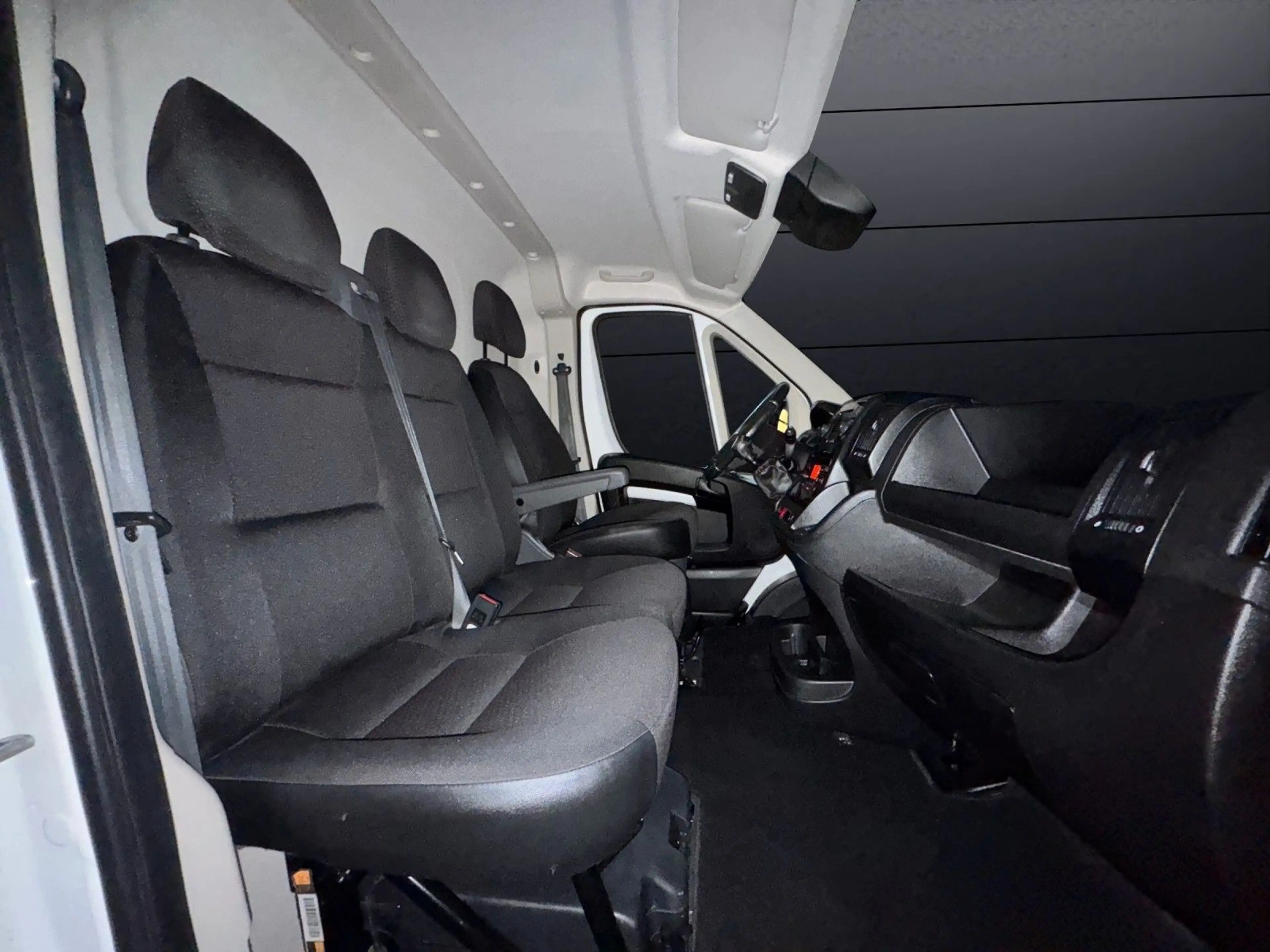Peugeot Boxer Kasten Hochraum 330 L2H2 Pro BlueHDi 140 S — photo 14