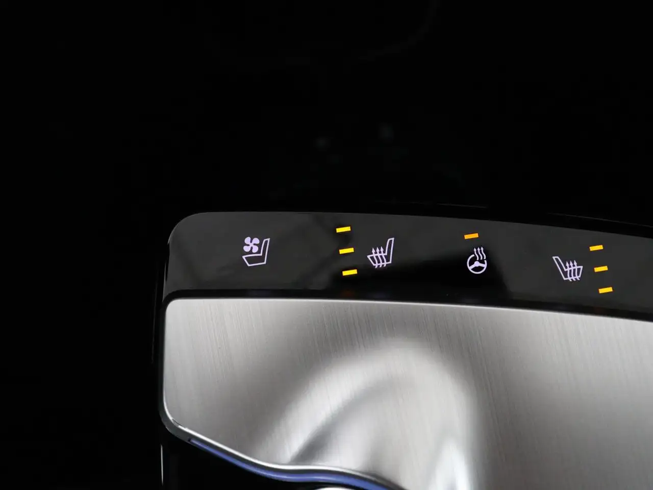KIA EV6 77.4 KWH 228CH - CAMÉRA DE RECUL - SIÈGES VENTILÉS - VIRTUAL DISPLAY - SOH 95%