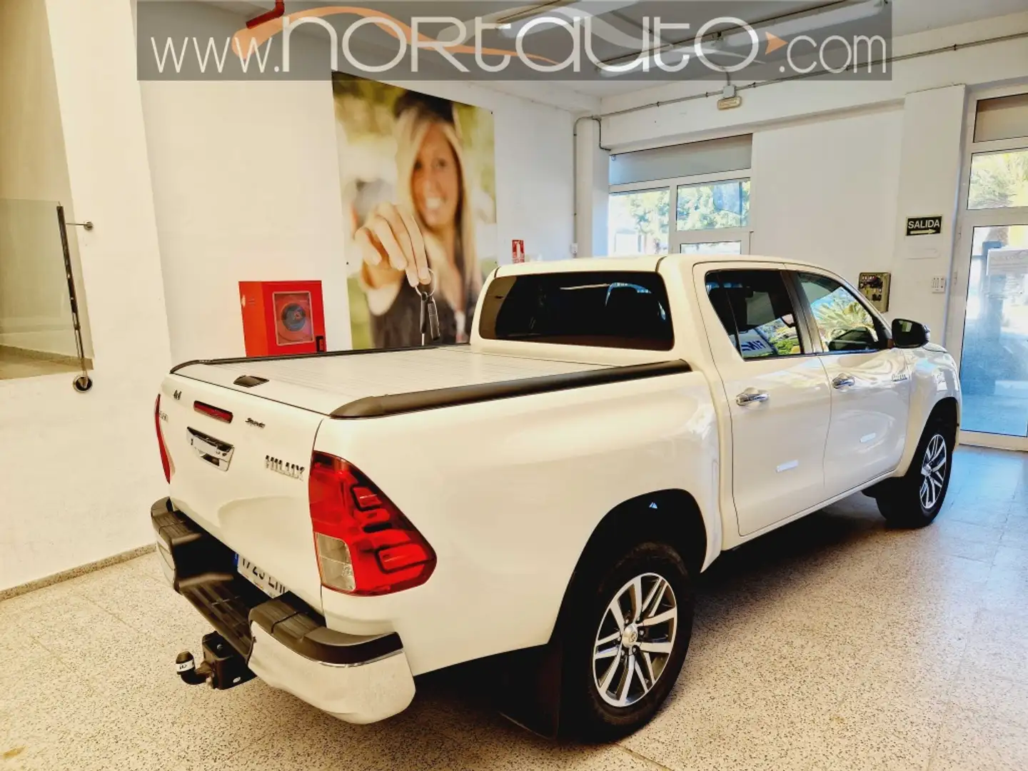 Toyota Hilux Cabina Doble VXL Aut. Blanco - 2