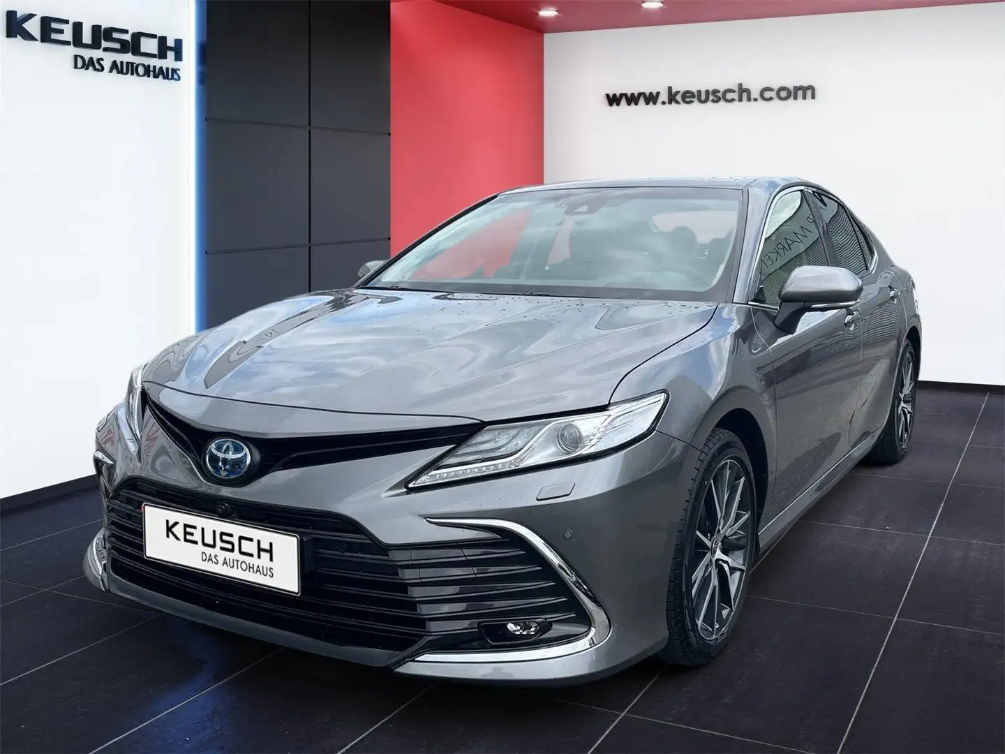 Toyota Camry 2,5 Hybrid VIP Šedá - 1