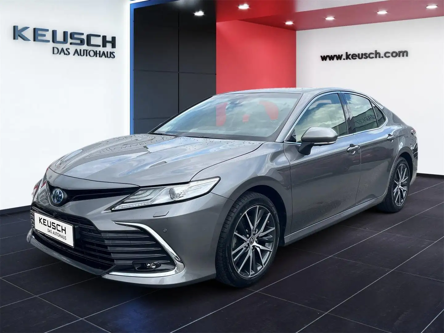 Toyota Camry 2,5 Hybrid VIP Šedá - 2
