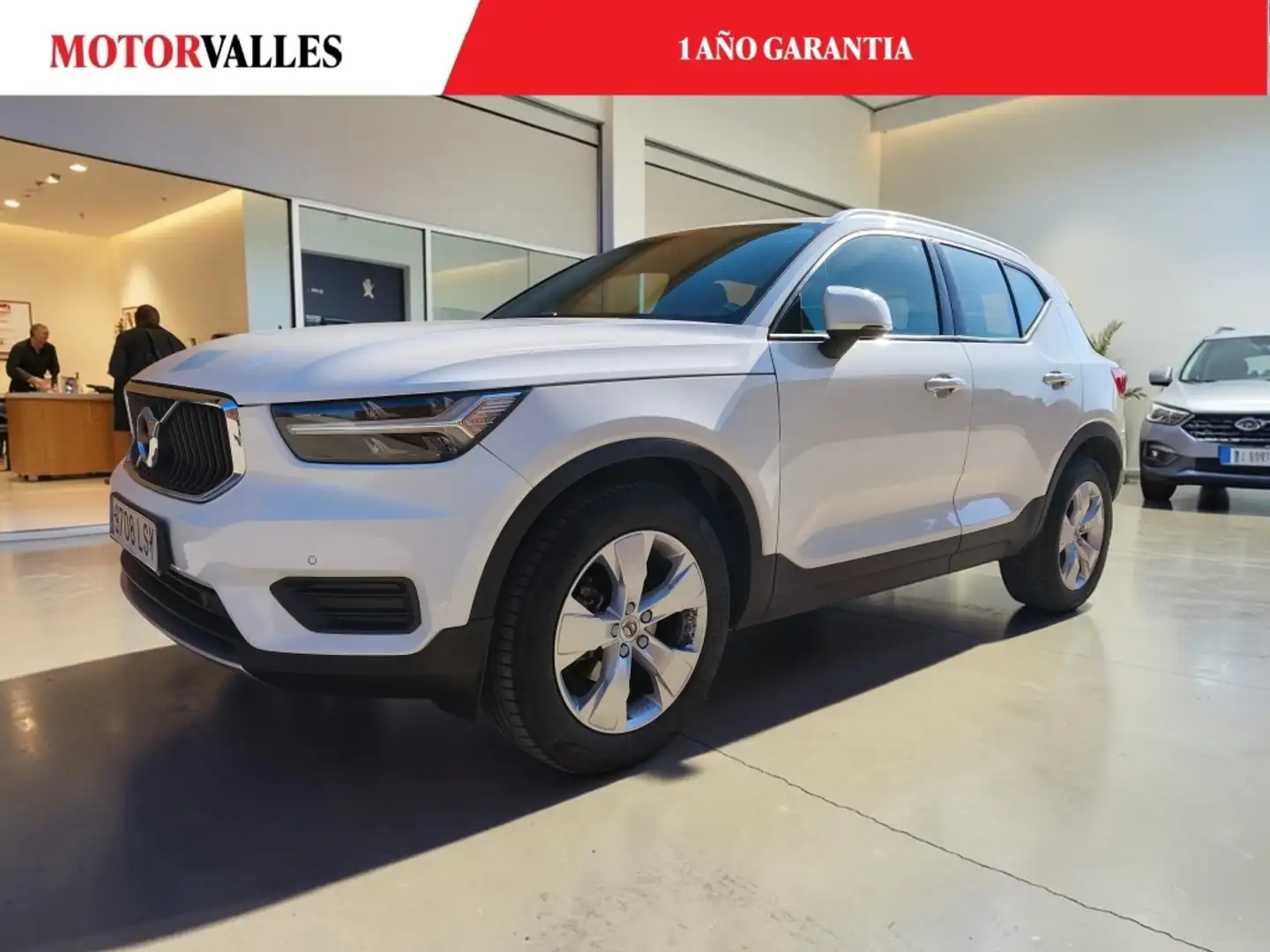 Volvo XC40 T2 Momentum Aut. Blanco - 1