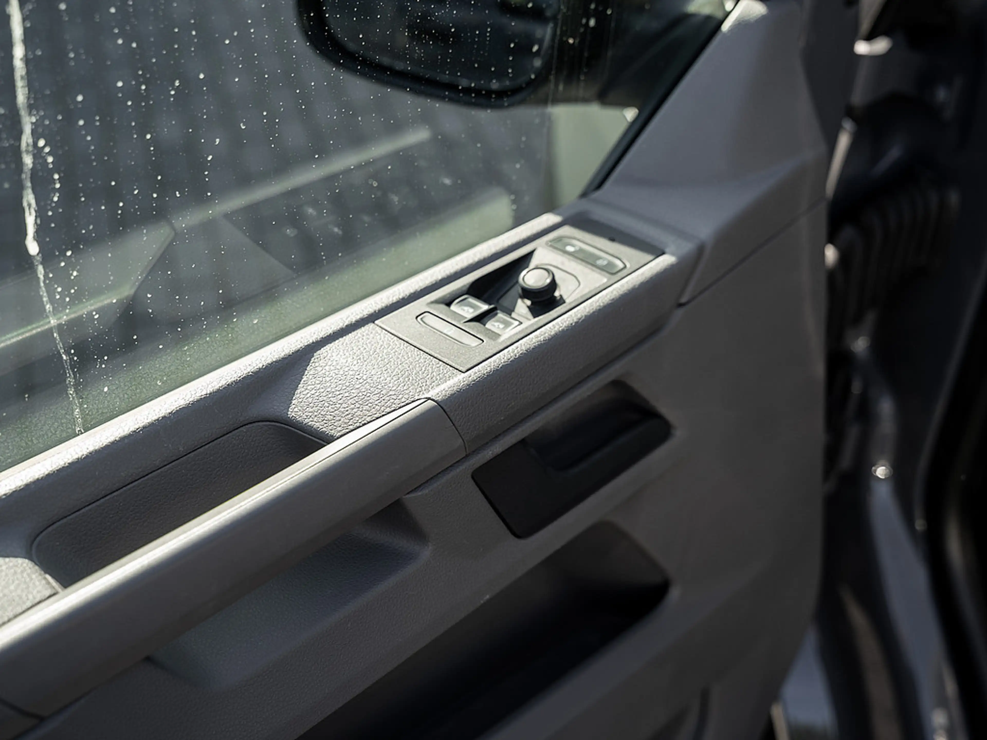 Volkswagen T6.1 Transporter Kombi 2.0 TDI FWD AHK KLIMA — photo 13