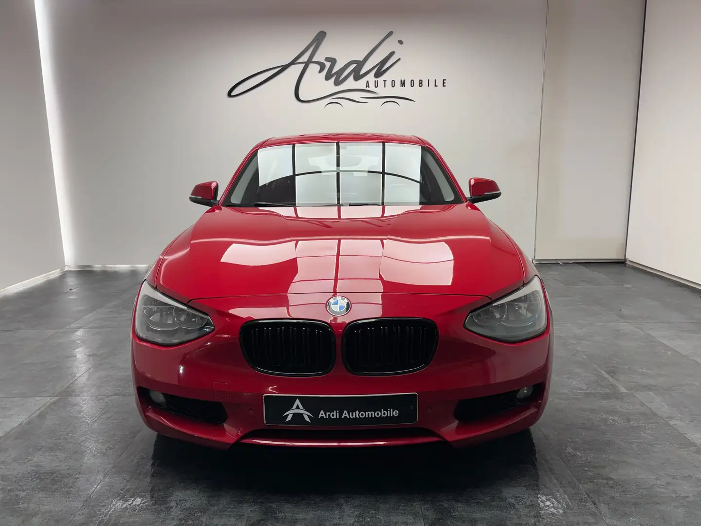 BMW 114 i *CAPTEUR AV+AR*AIRCO*1ER PROPRIETAIRE*GARANTIE* Rouge - 2
