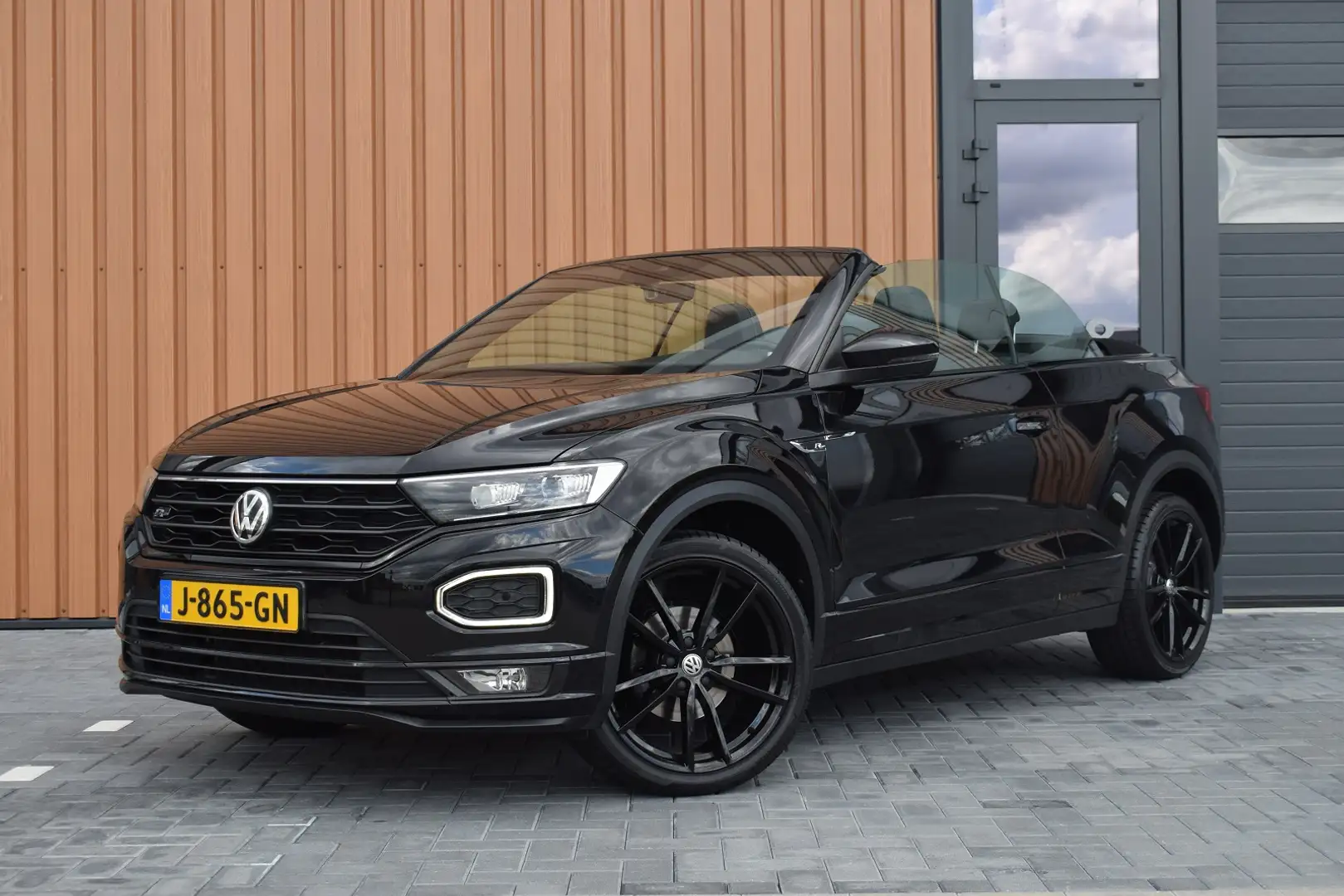 Volkswagen T-Roc Cabrio 1.5 TSI 150pk DSG R-Line Zwart - 1