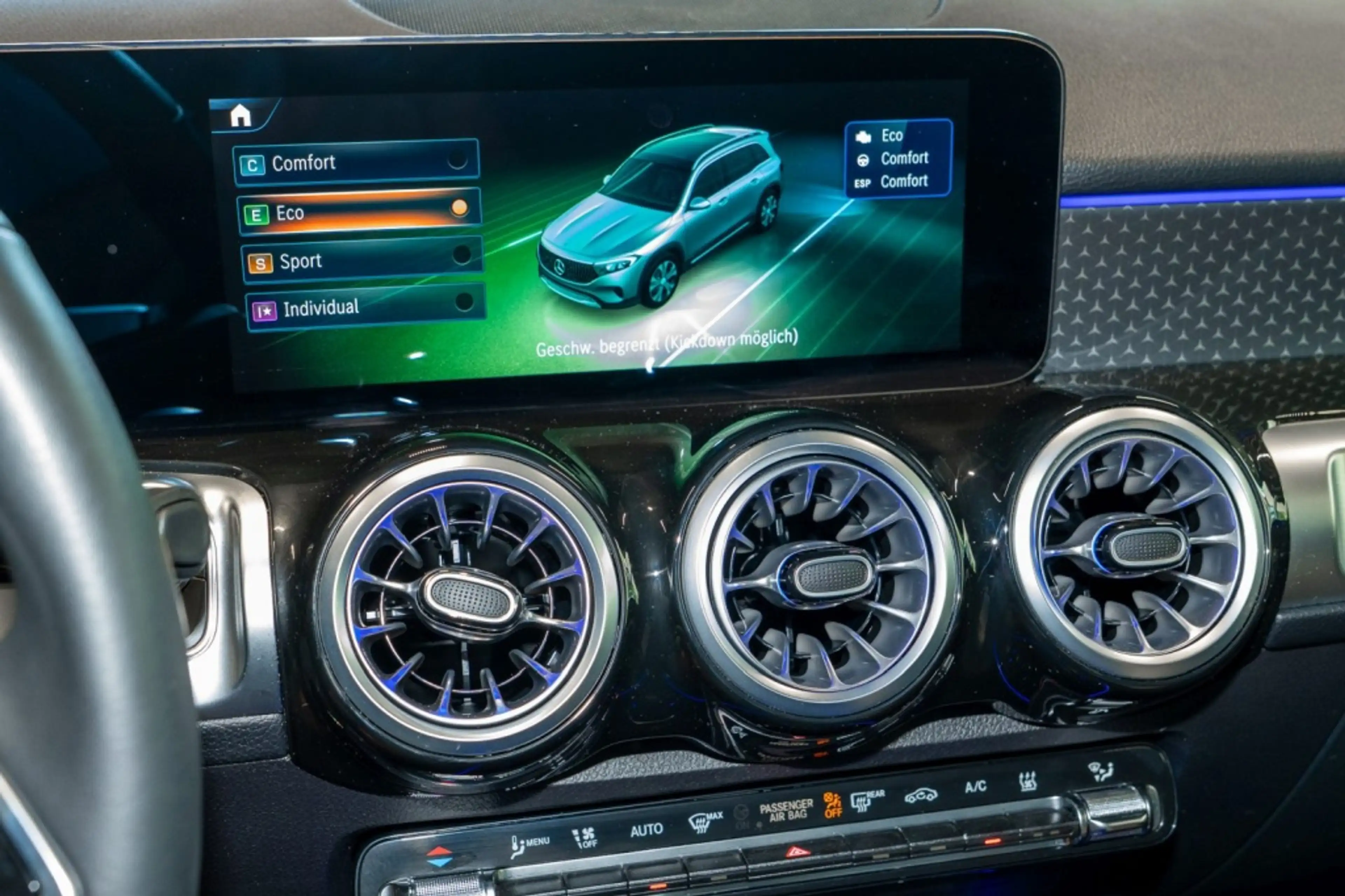 Mercedes-Benz EQB 300 4M *Progressive Pano LED Kam 360° Winter — photo 14