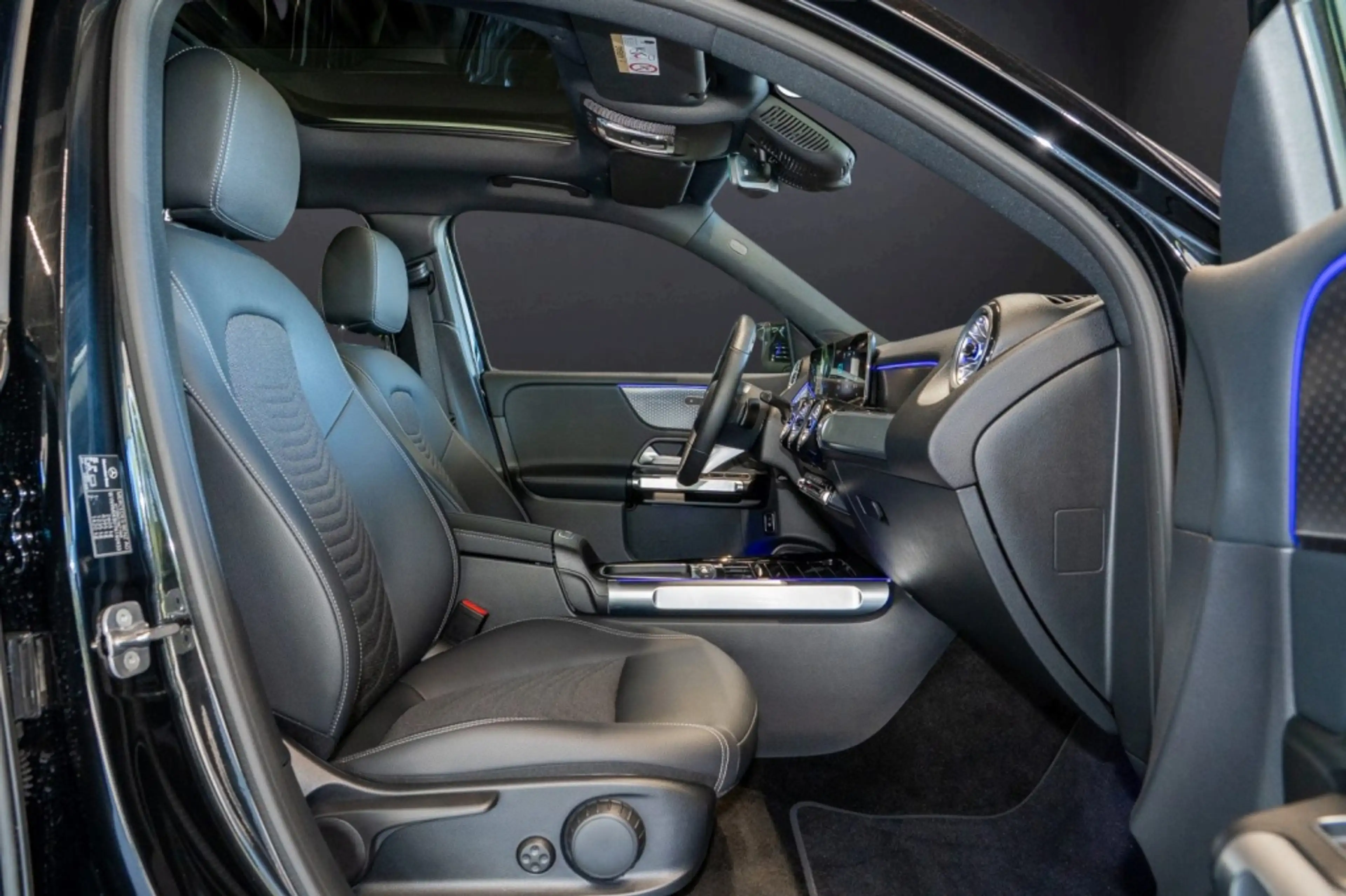 Mercedes-Benz EQB 300 4M *Progressive Pano LED Kam 360° Winter — photo 8