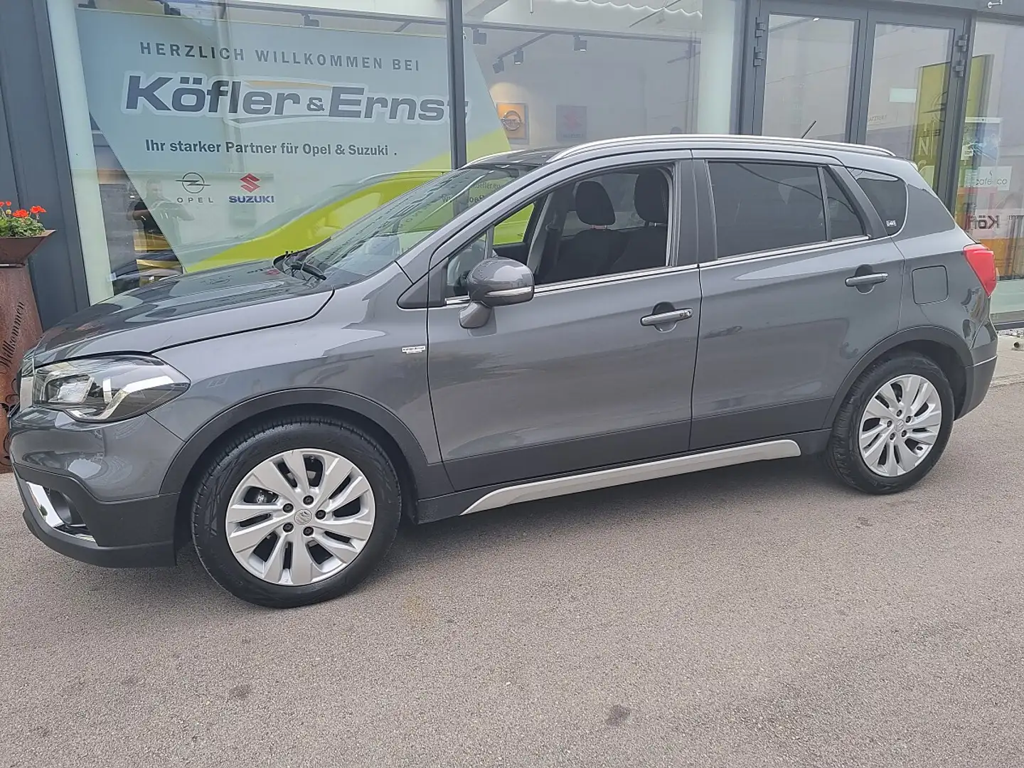 Suzuki SX4 S-Cross 1,4 DITC ALLGRIP shine Aut. Grau - 1