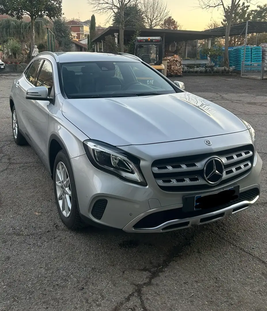 Mercedes-Benz GLA 200 d (cdi) Sport 4matic auto Argento - 1