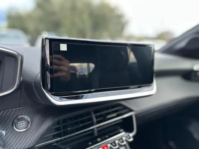 Peugeot 208 view 12