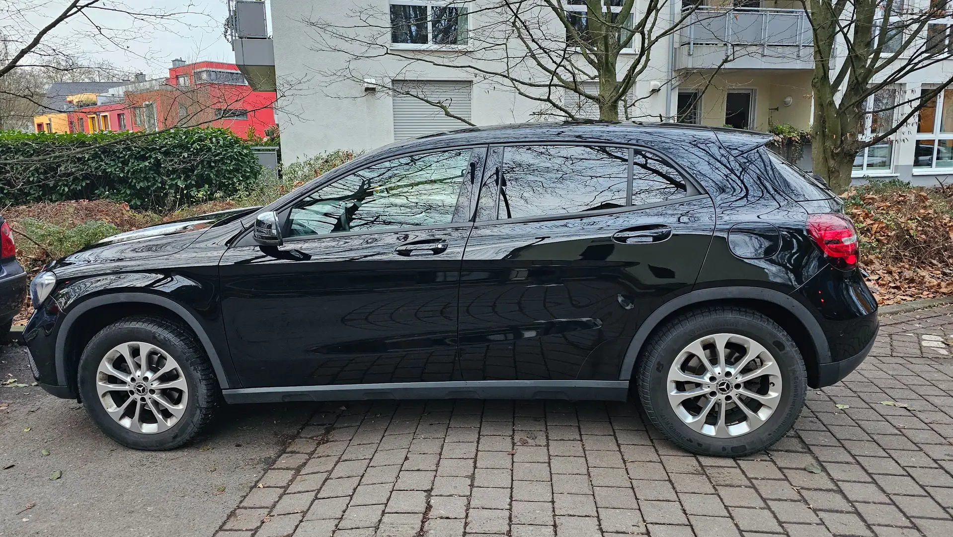 Mercedes-Benz GLA 180 GLA 180 d Schwarz - 2