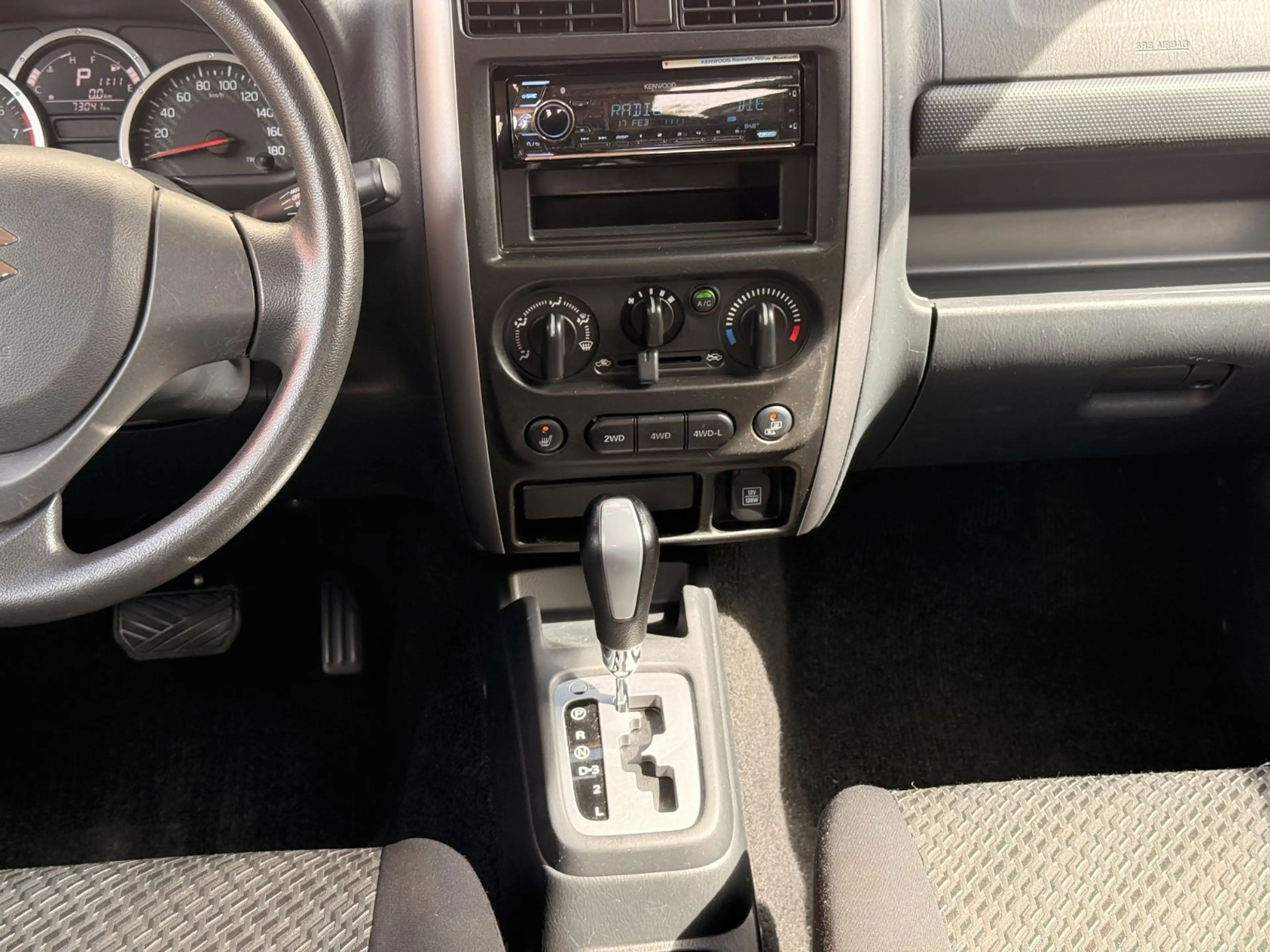 Suzuki Jimny KLIMA AUTOMATIK SHZ 2.Hand gepflegt AHK — photo 13