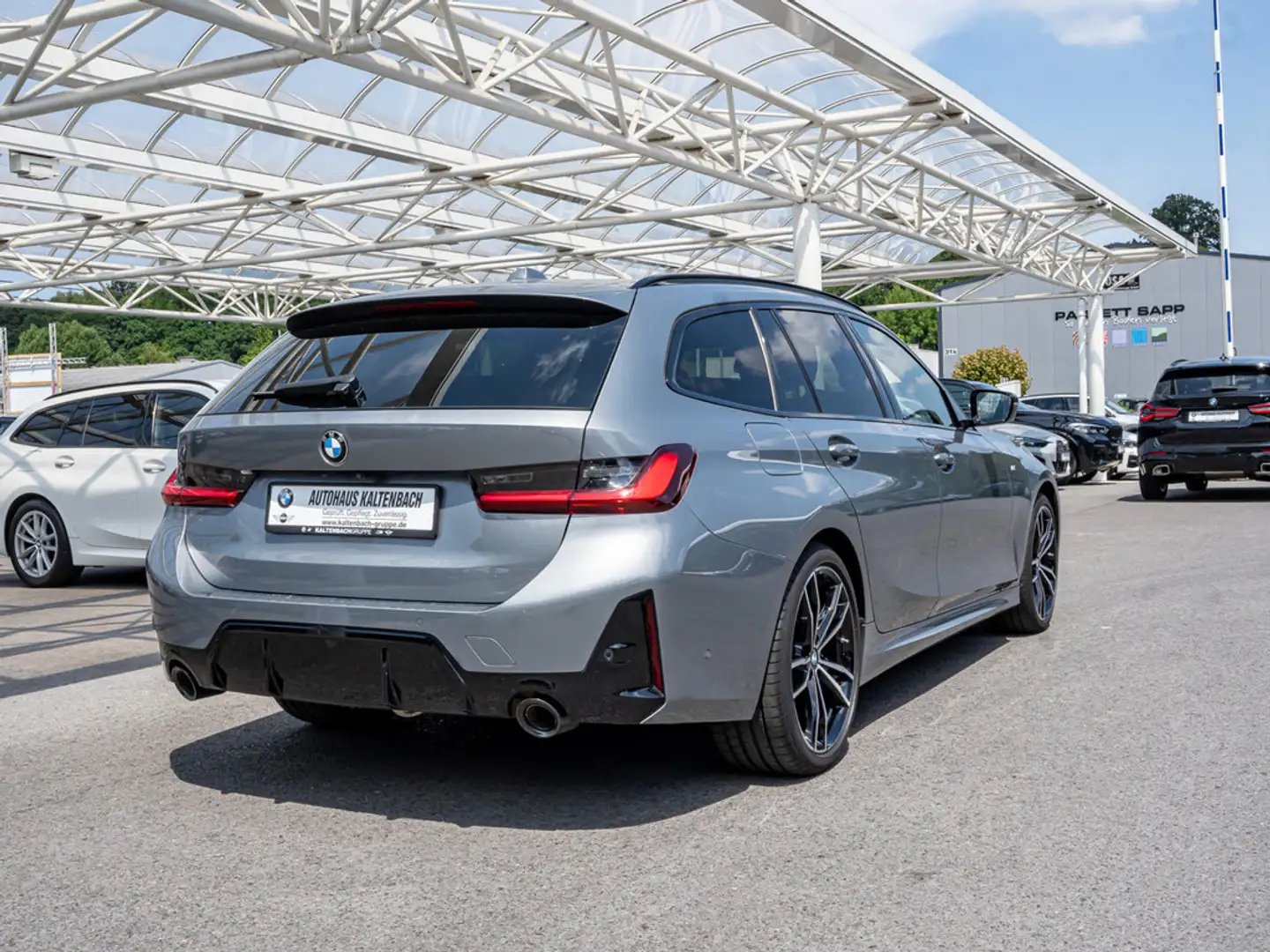 BMW 320 d Touring xDrive M-Sport AHK HUD LED NAVI Grigio - 2