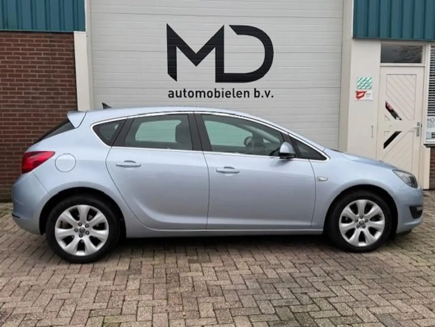 Opel Astra 1.4 Turbo Business + / LED / 1e eigenaar / Navi Grijs - 2