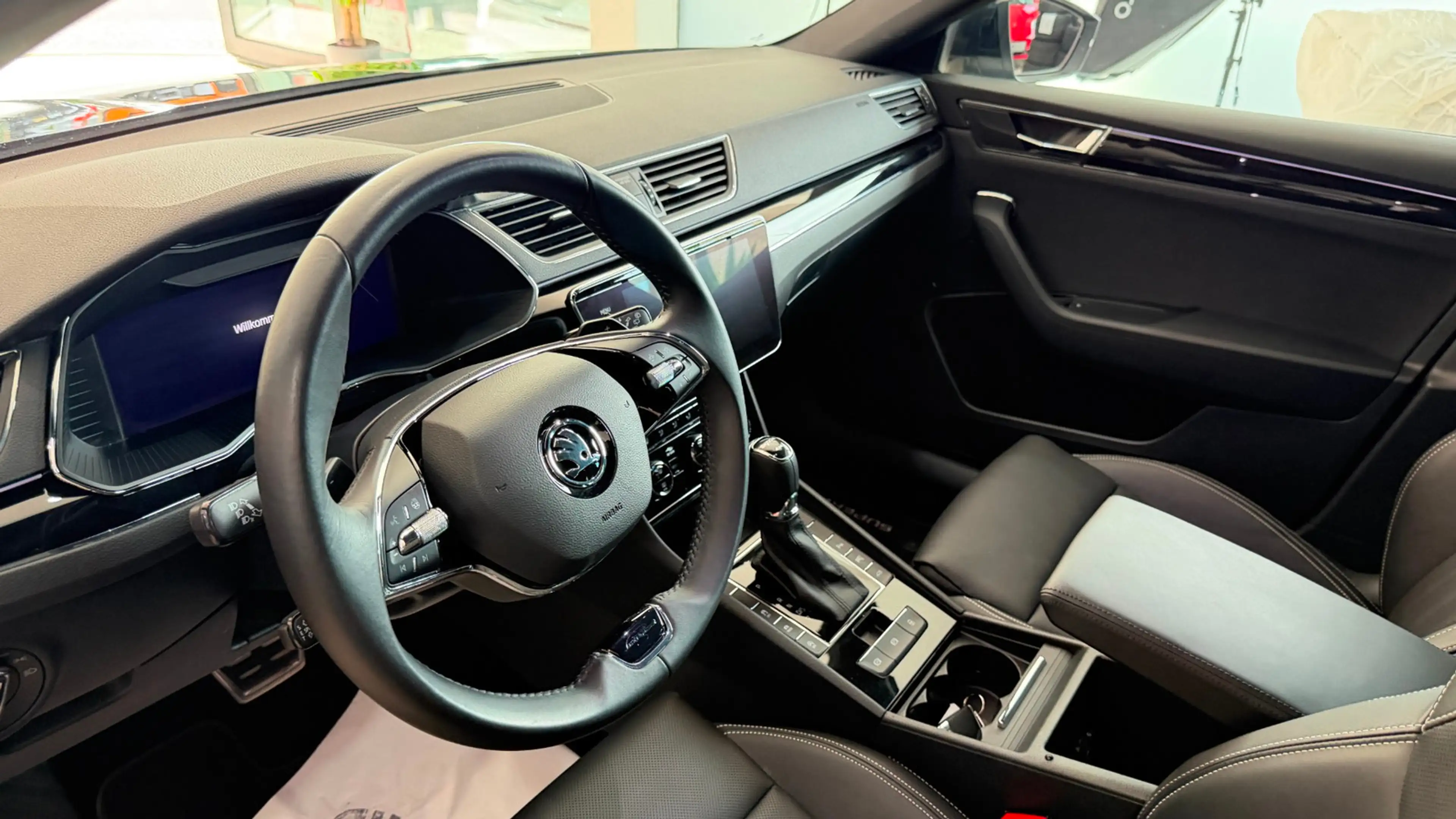 Skoda Superb Combi L&K 4x4 — photo 14
