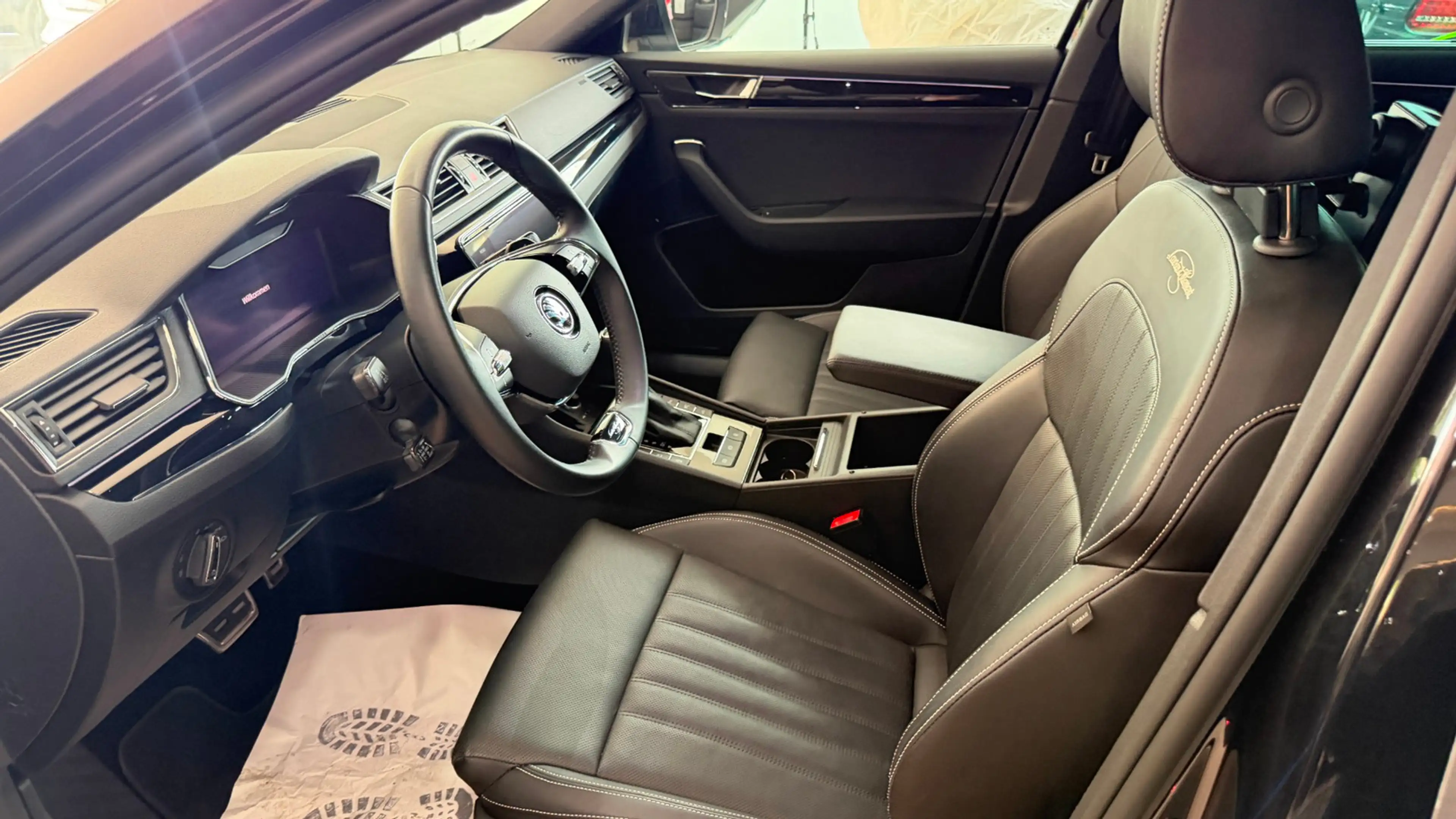 Skoda Superb Combi L&K 4x4 — photo 12