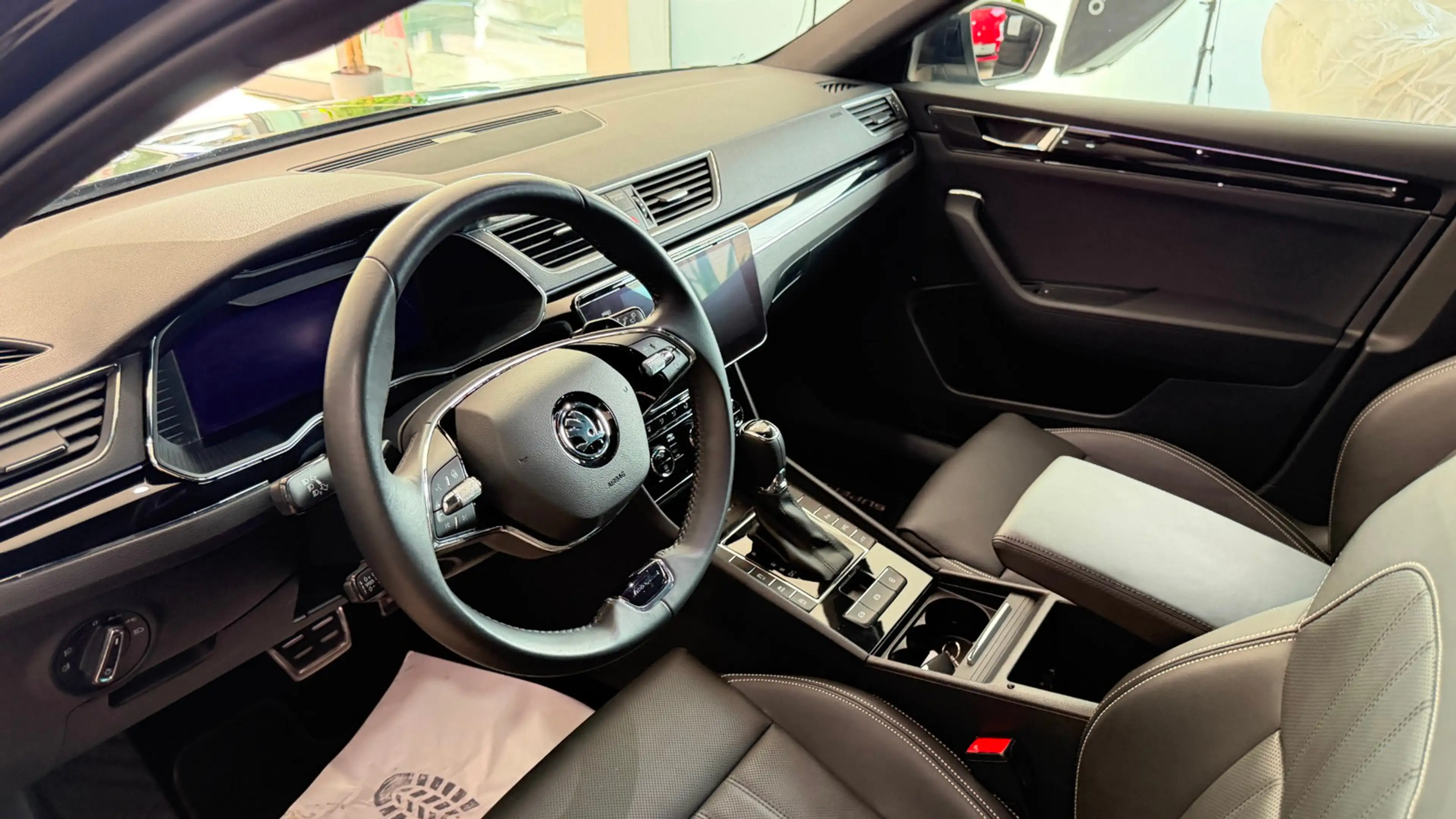 Skoda Superb Combi L&K 4x4 — photo 11