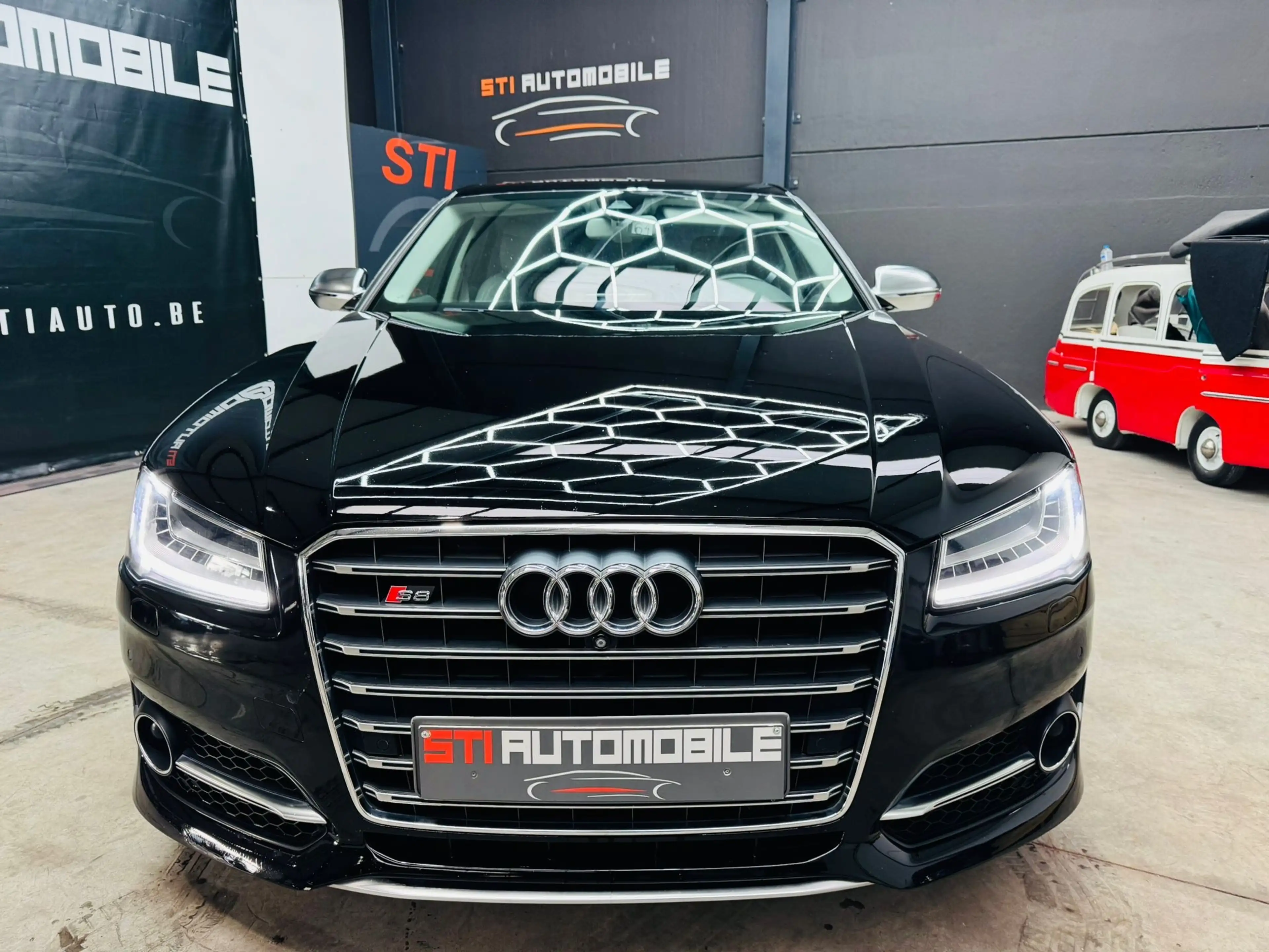 Audi S8 — photo 2