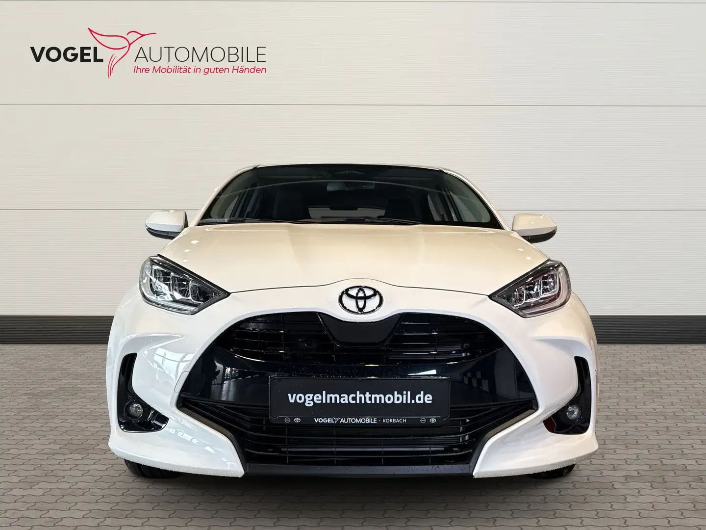 Toyota Yaris 1.5 Hybrid  Team Deutschland +ComfortP Белый - 2