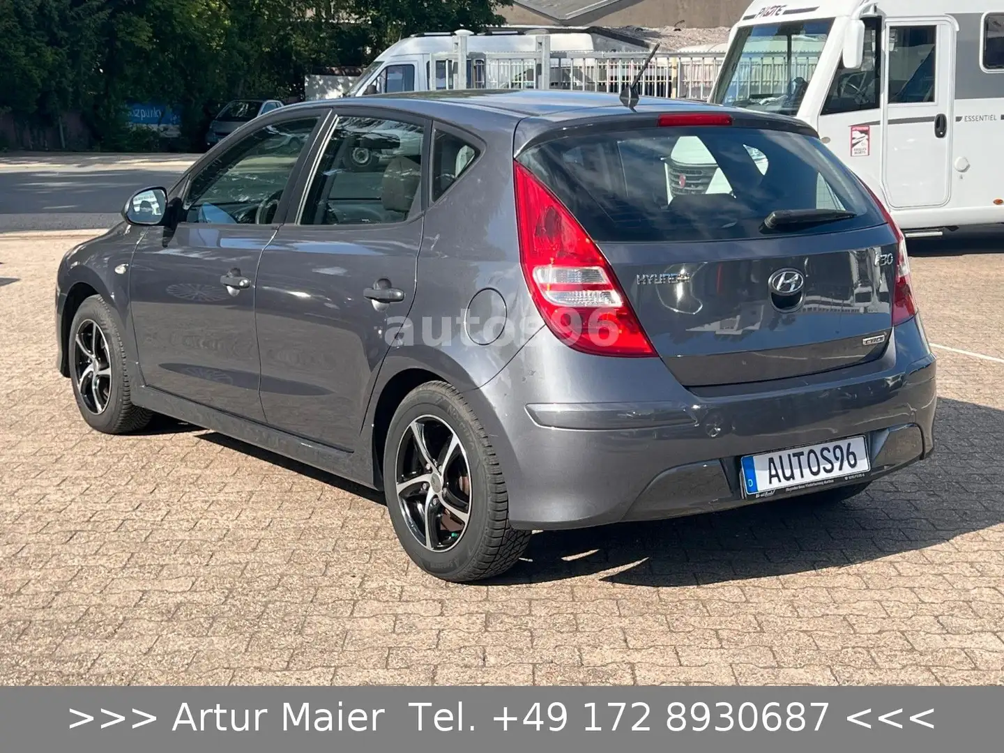 Hyundai i30 1.6 CRDi Klimaanlage TÜV 09.2026 2. HAND Gris - 2