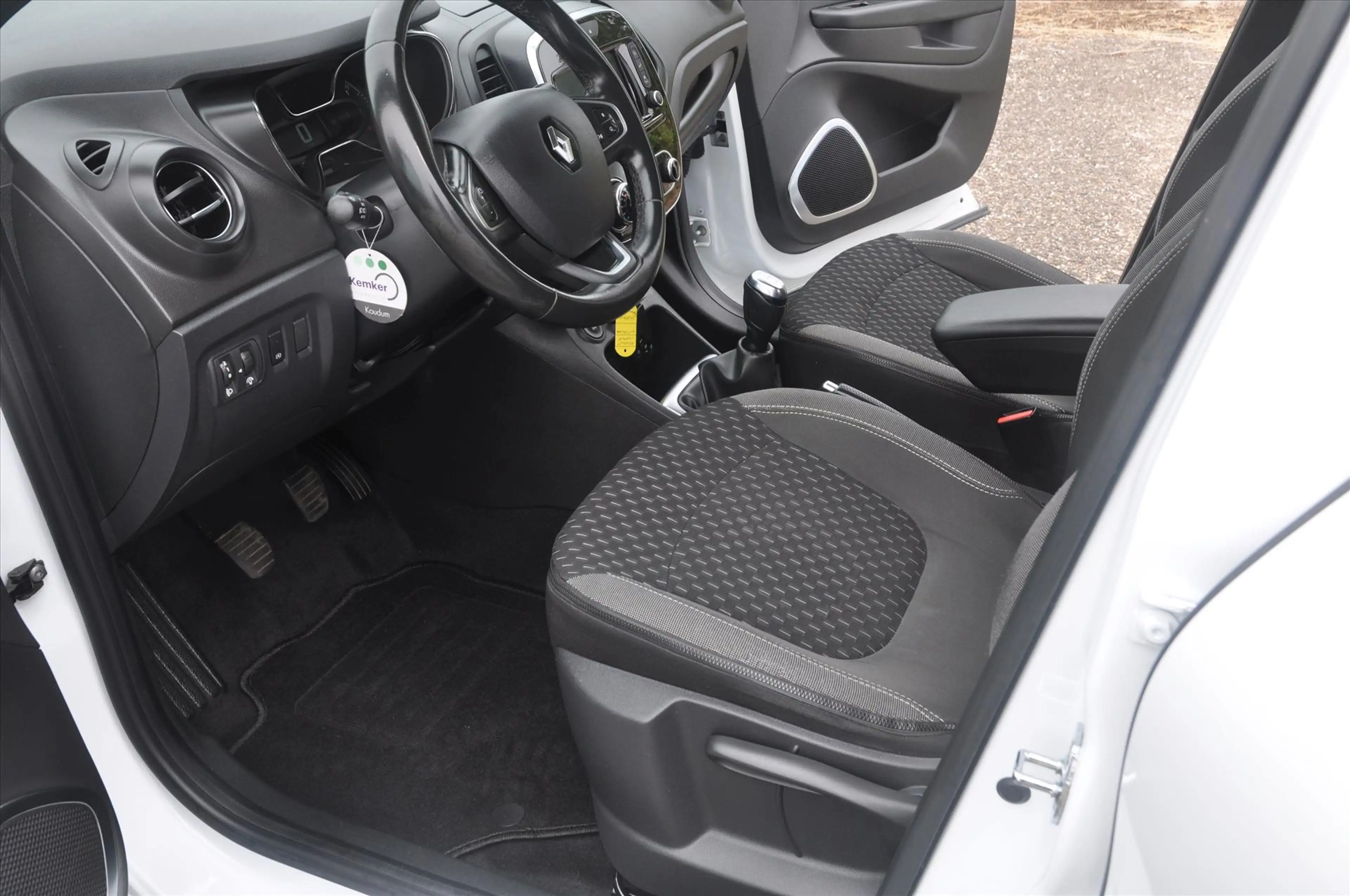 Renault Captur 0.9 TCE Intens — photo 15