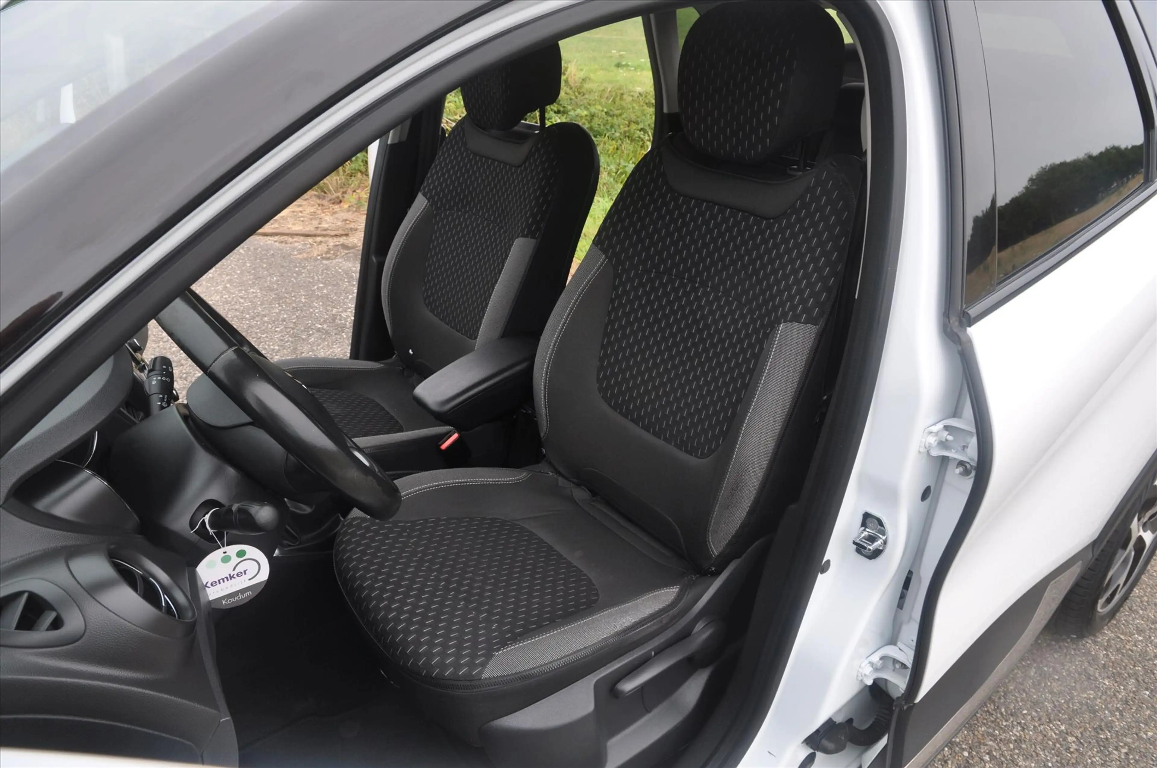 Renault Captur 0.9 TCE Intens — photo 21