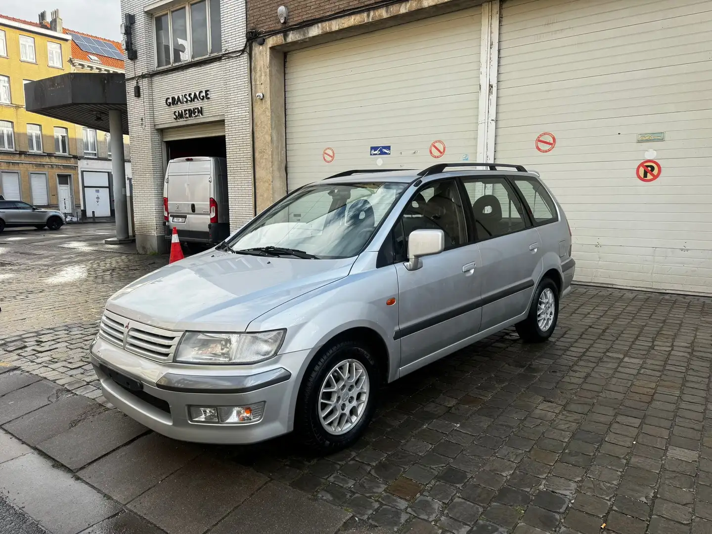 Mitsubishi Space Wagon 2.0 MPI AIRCO JANTE ALUMINIUM CLIMATISÉ BELGIUM CAR Silber - 2