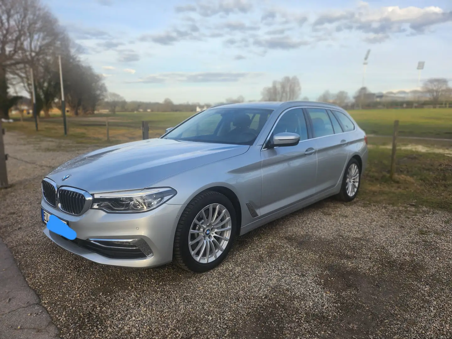 BMW 530 530d xDrive Touring Aut.Luxury Line Silber - 1