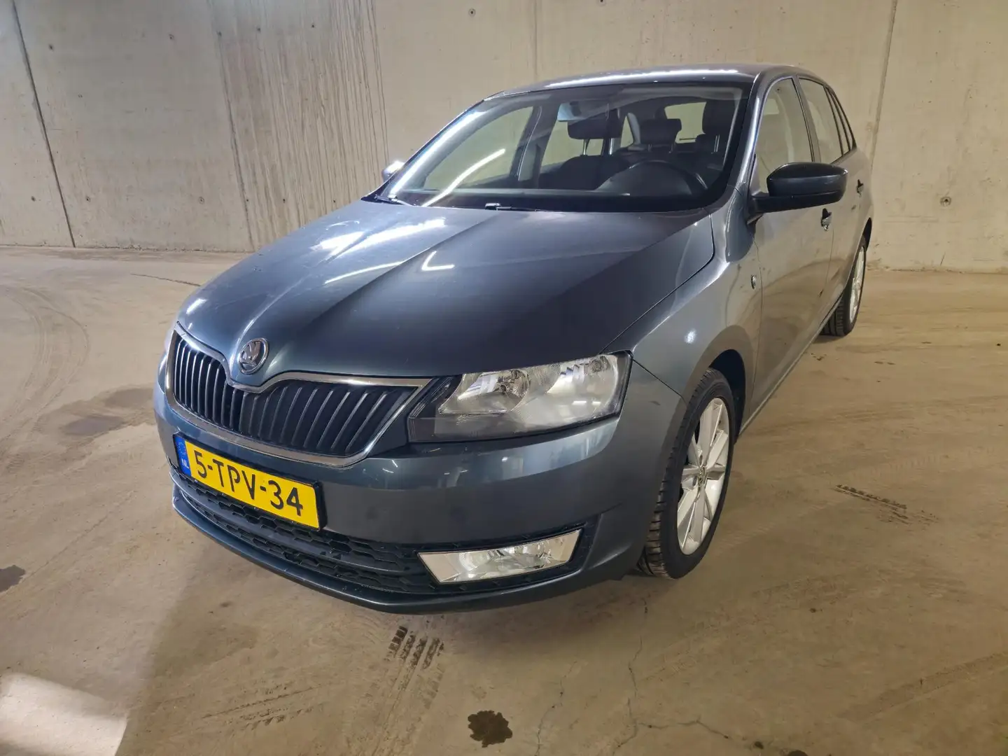 Skoda Rapid/Spaceback 1.2 TSI Greentech Ambition Businessline Pro Gris - 2