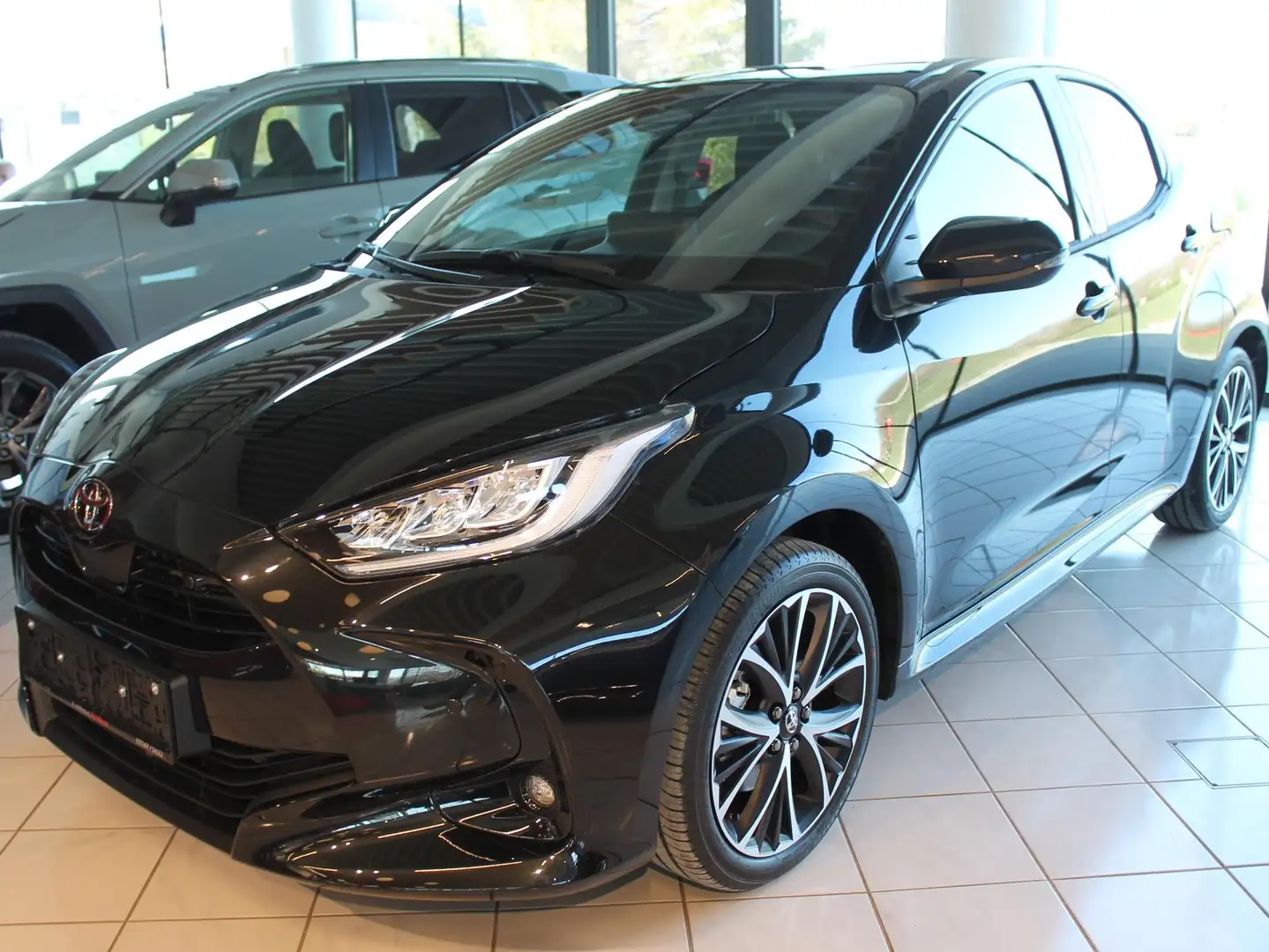 Toyota Yaris 1,5 VVT-i Hybrid Active Drive - Safety Paket Schwarz - 1