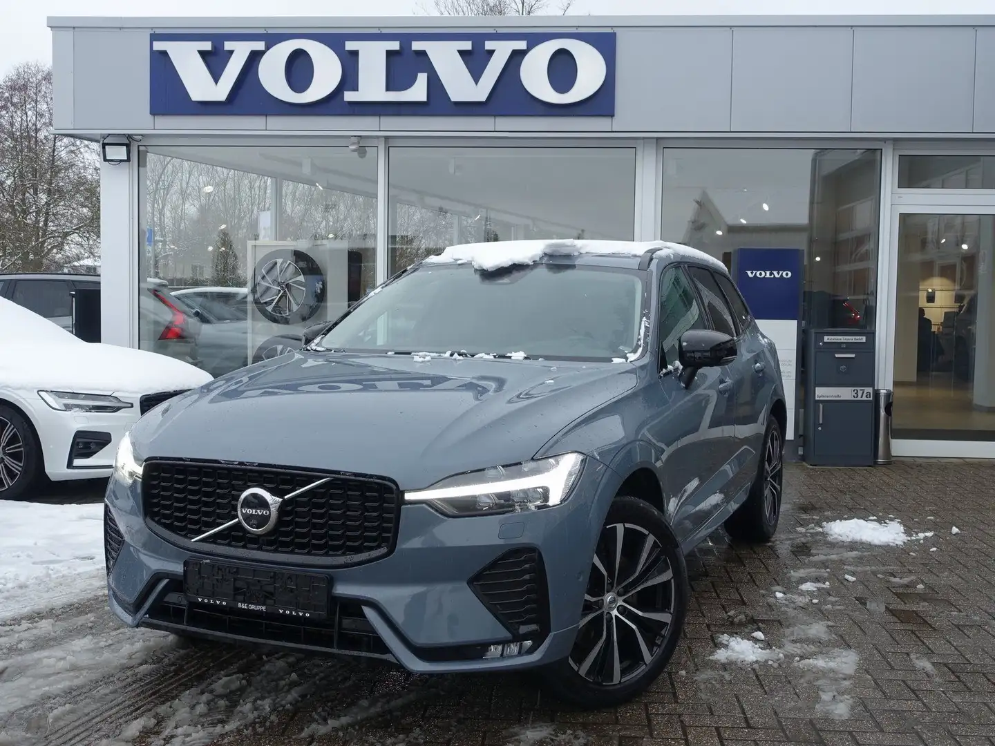 Volvo XC60 B4 AWD Plus Dark/Pano/H&K/AHK/BLIS/Memory Grau - 1