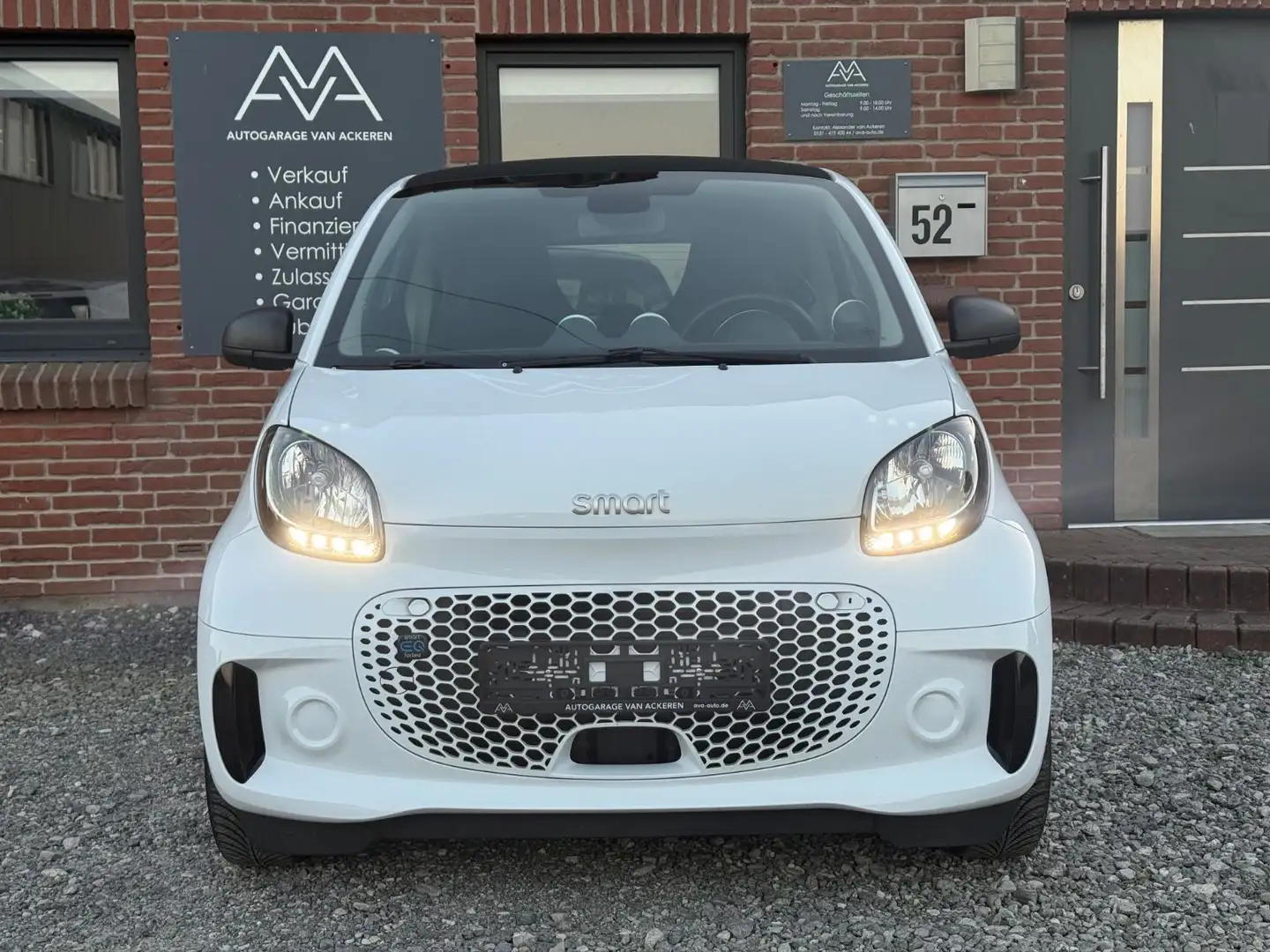 smart forTwo fortwo EQ coupe electric drive Schnelllader Weiß - 2