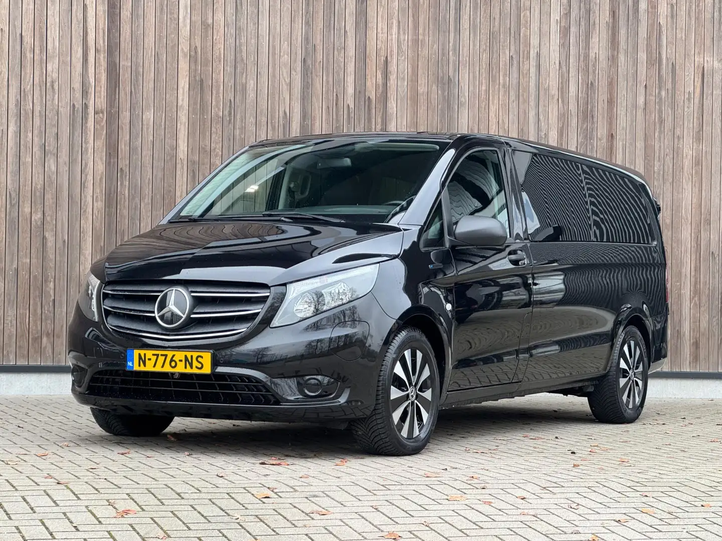 Mercedes-Benz Vito EVito Tourer PRO L3 90 kWh |9-Zitplaatsen| Schwarz - 2