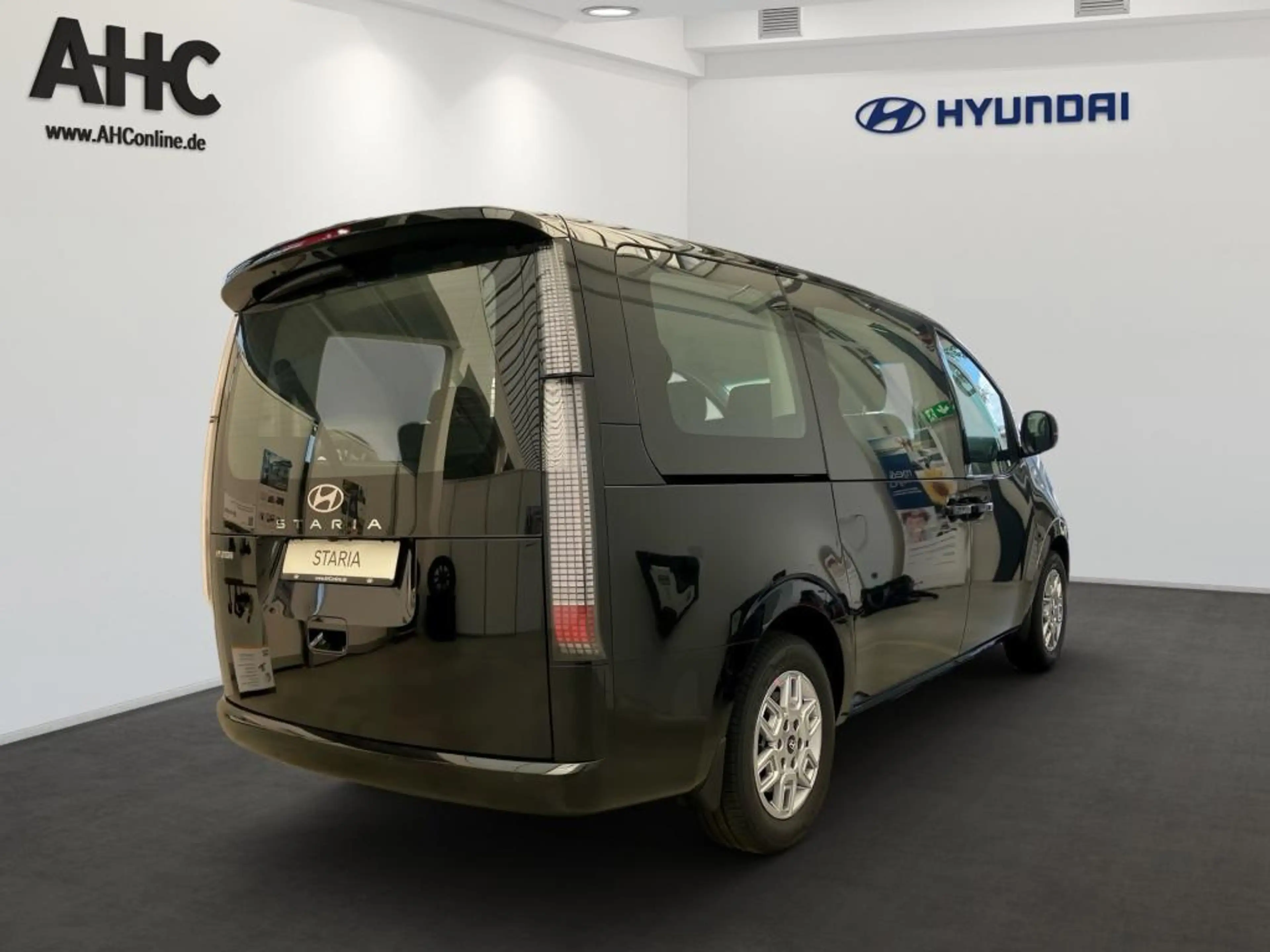 Hyundai STARIA (9-Sitzer) HEV 1.6 T-GDI 2WD 6-AT Trend — photo 3