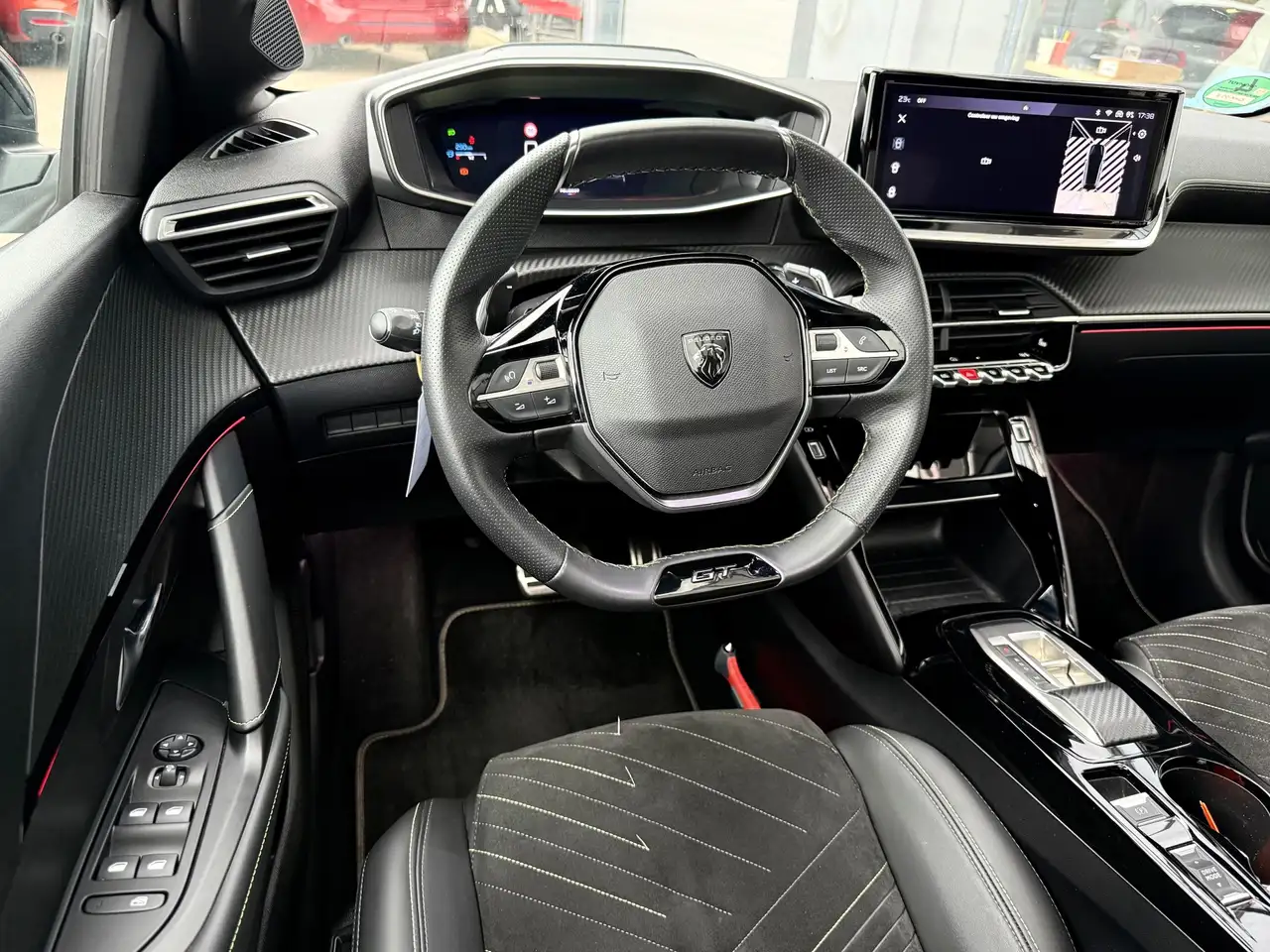 Peugeot 208 1.2 Hybrid GT 100 e-DCS PANO CARPLAY CAMERA, миниатюра 4