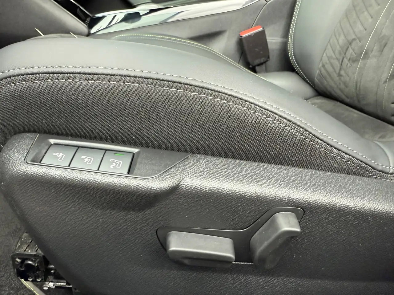 Peugeot 208 1.2 Hybrid GT 100 e-DCS PANO CARPLAY CAMERA, миниатюра 7
