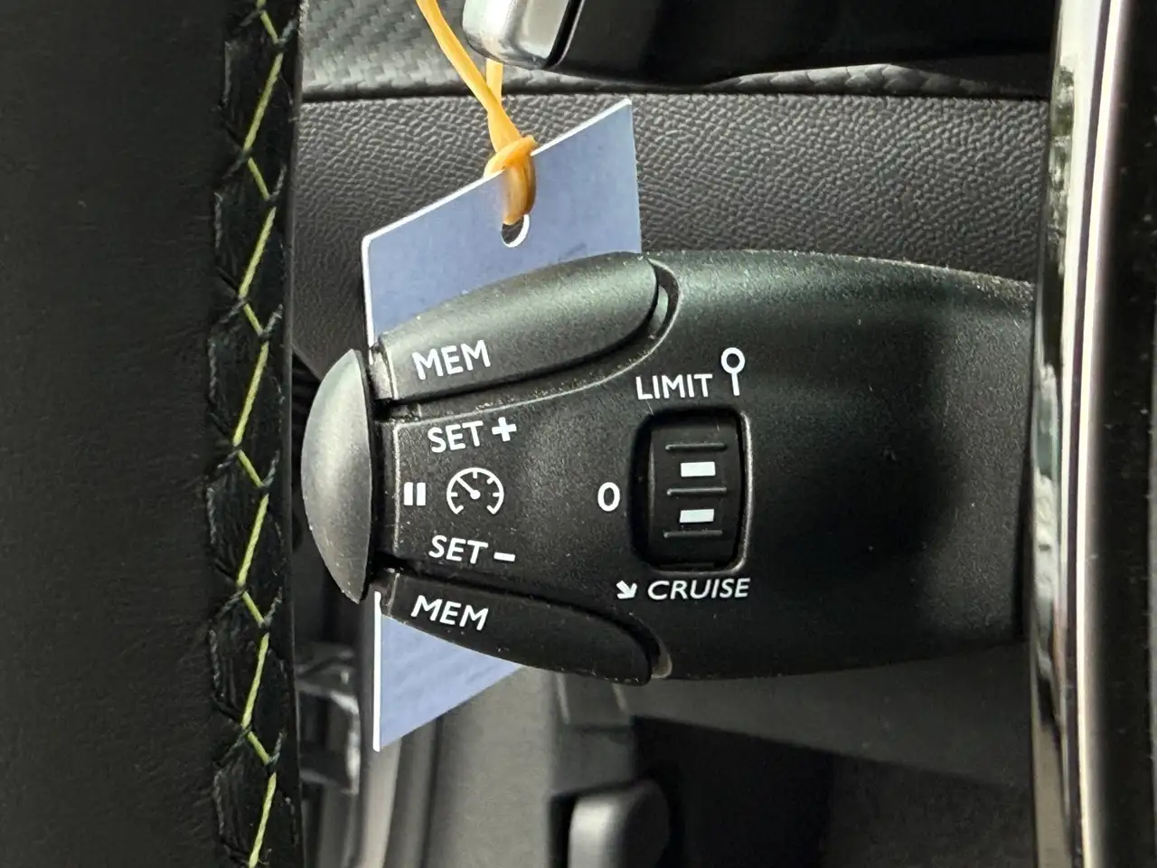 Peugeot 208 1.2 Hybrid GT 100 e-DCS PANO CARPLAY CAMERA, миниатюра 25