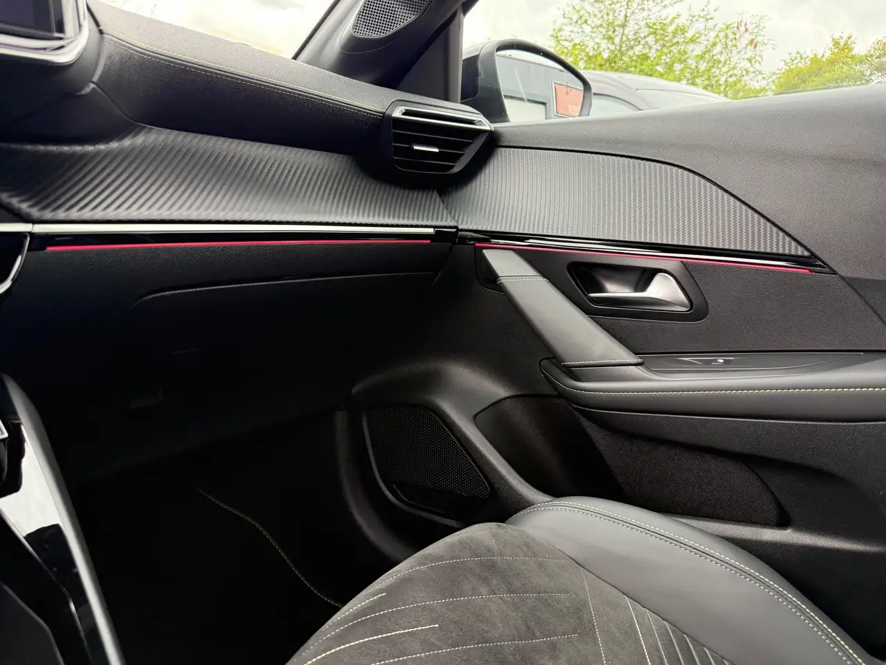 Peugeot 208 1.2 Hybrid GT 100 e-DCS PANO CARPLAY CAMERA, миниатюра 27