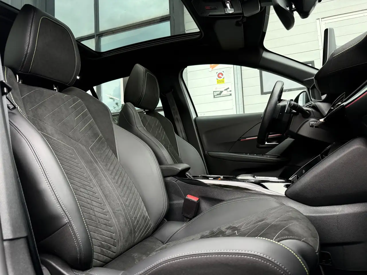 Peugeot 208 1.2 Hybrid GT 100 e-DCS PANO CARPLAY CAMERA, миниатюра 10