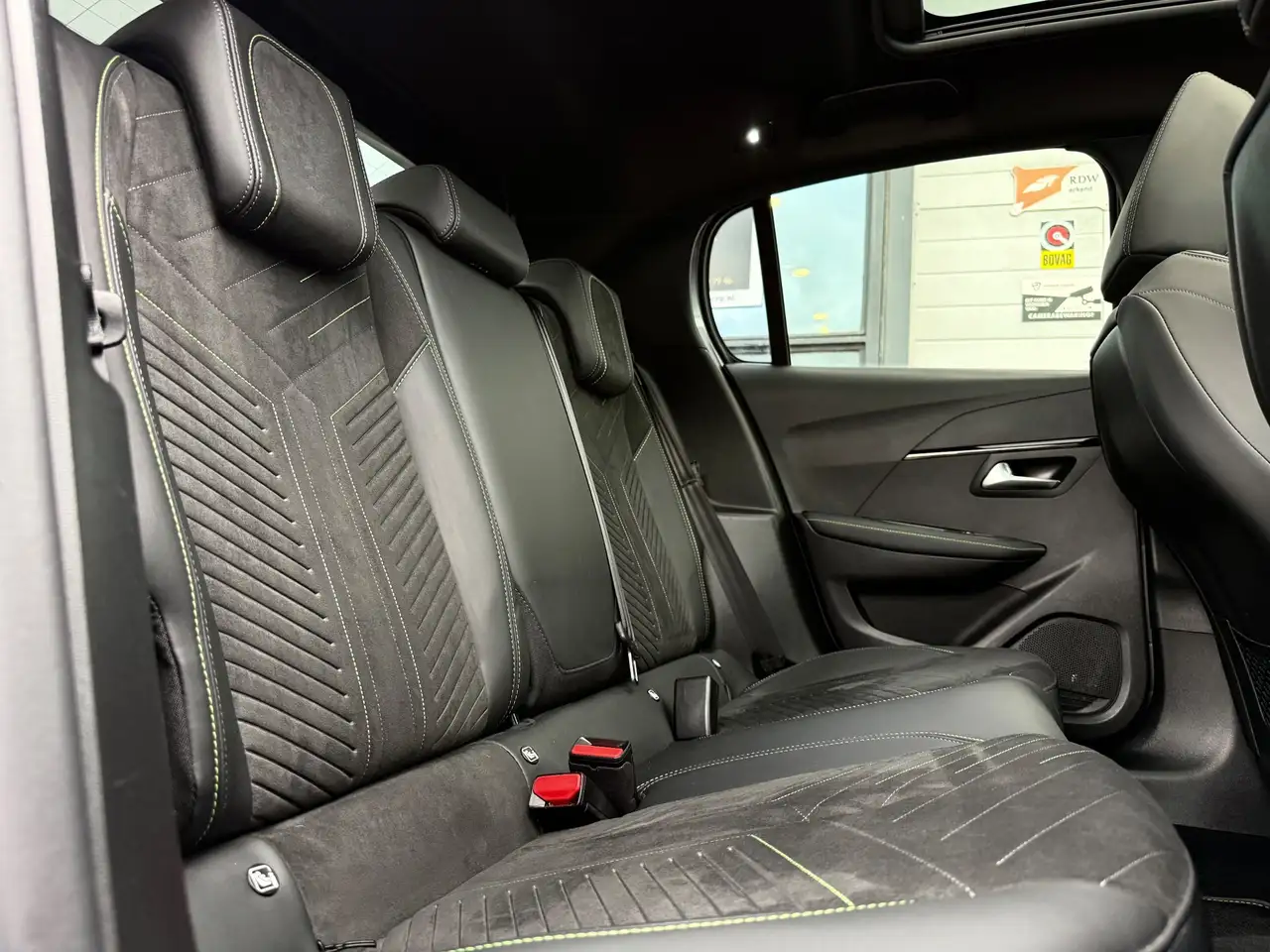 Peugeot 208 1.2 Hybrid GT 100 e-DCS PANO CARPLAY CAMERA, миниатюра 30