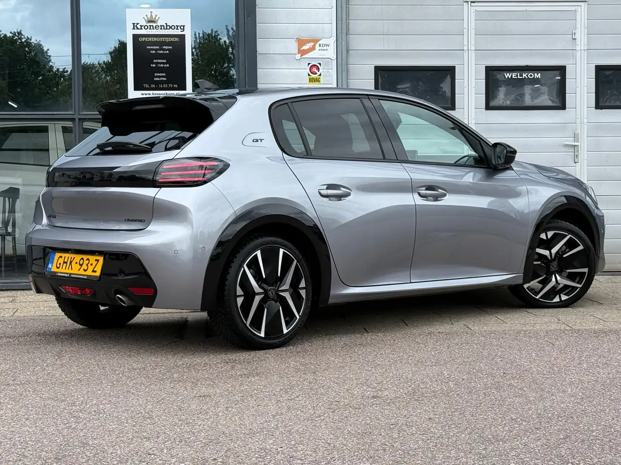 Peugeot 208 1.2 Hybrid GT 100 e-DCS PANO CARPLAY CAMERA, миниатюра 2