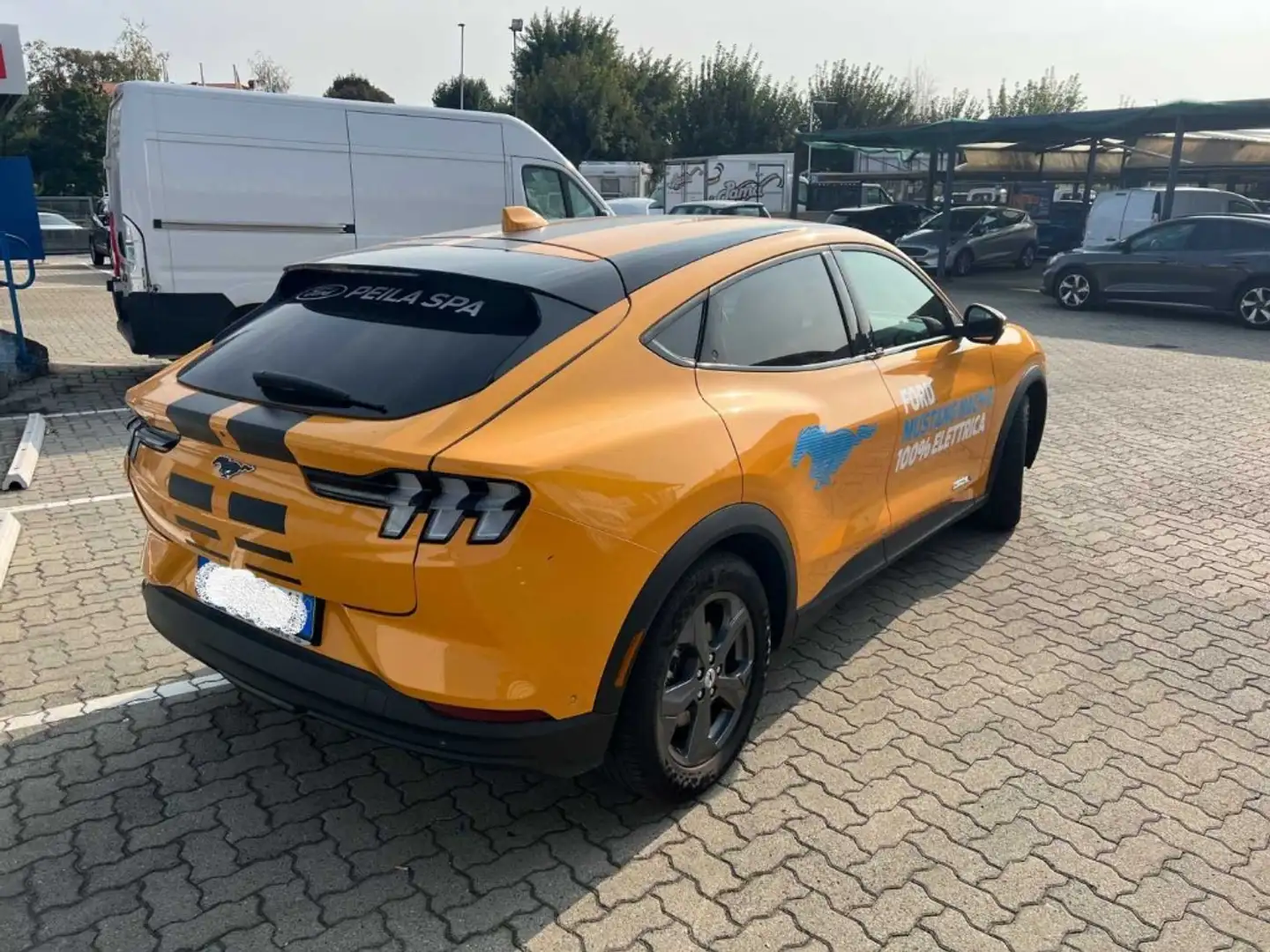 Ford Mustang E Mach-E Extended Range 294 CV 216 kW Elettrico Tr Arancione - 2