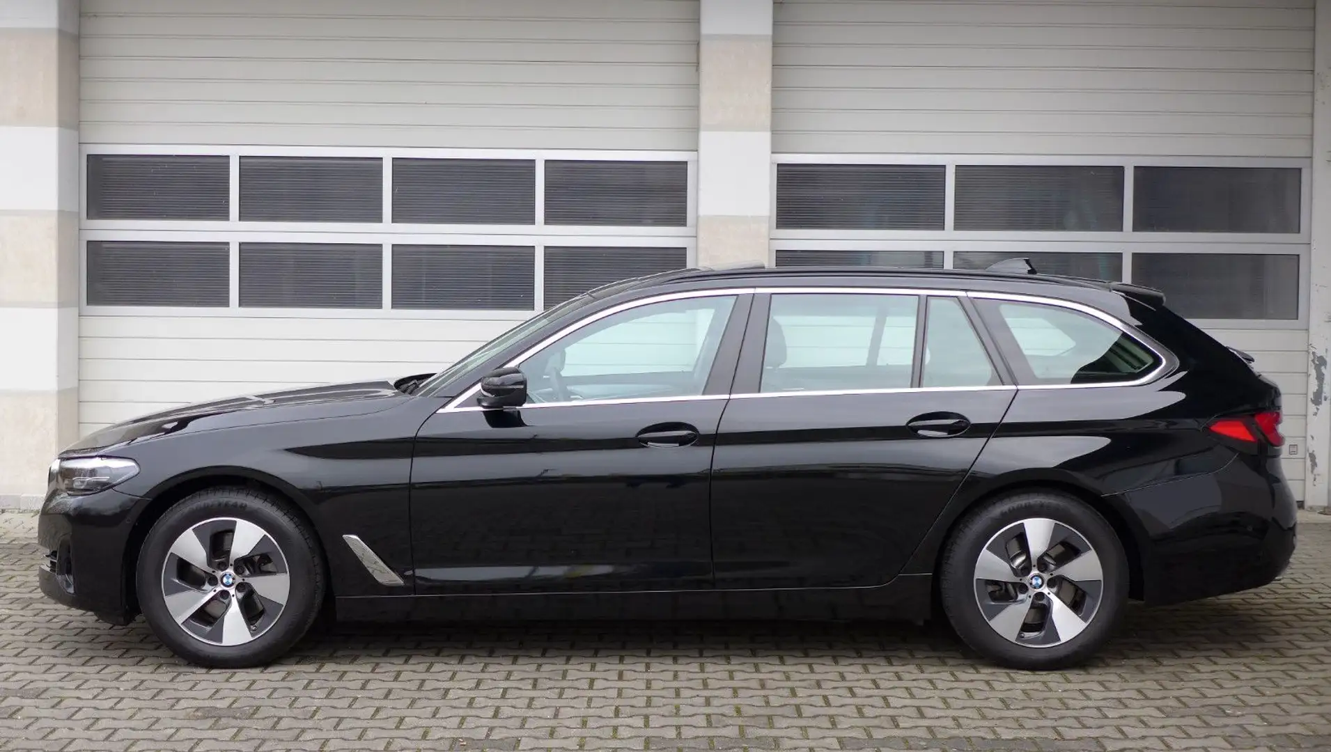 BMW 520 i Touring Panoramadach/el. AHK/Kamera Zwart - 2
