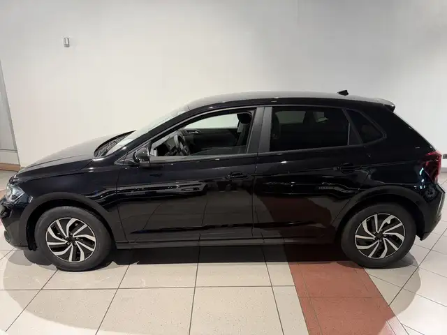 Volkswagen Polo view 2