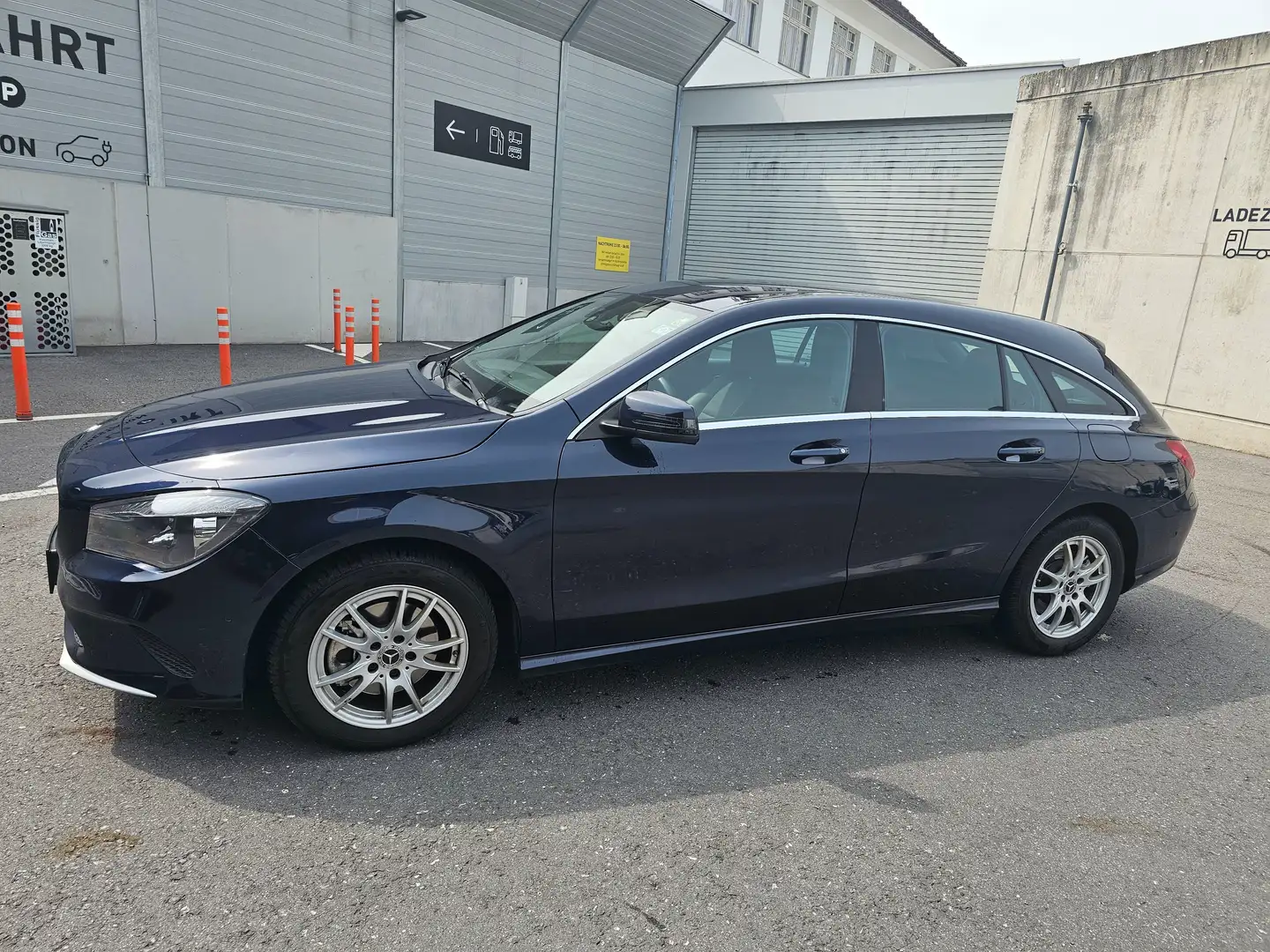 Mercedes-Benz CLA 180 CLA 180 d Shooting Brake Aut. Blau - 2