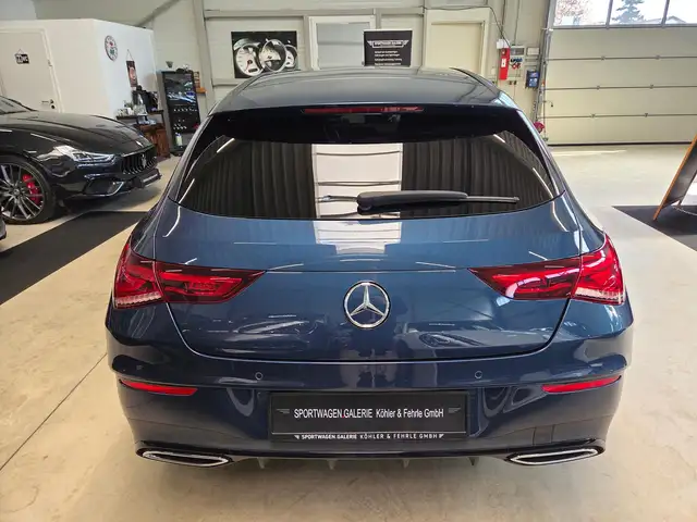 Mercedes-Benz 220 view 12