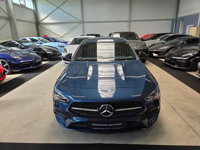 Mercedes-Benz 220 view 4