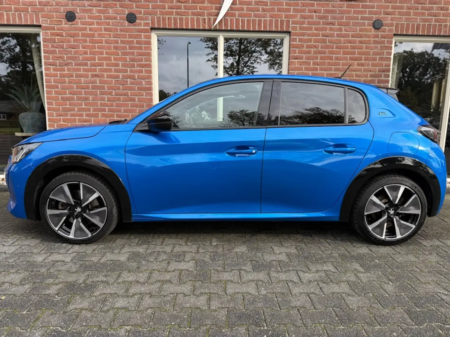 Peugeot e-208 EV GT Pr. 50 kWh PANODAK / STOELVERW. / CAMERA / C Bleu - 2